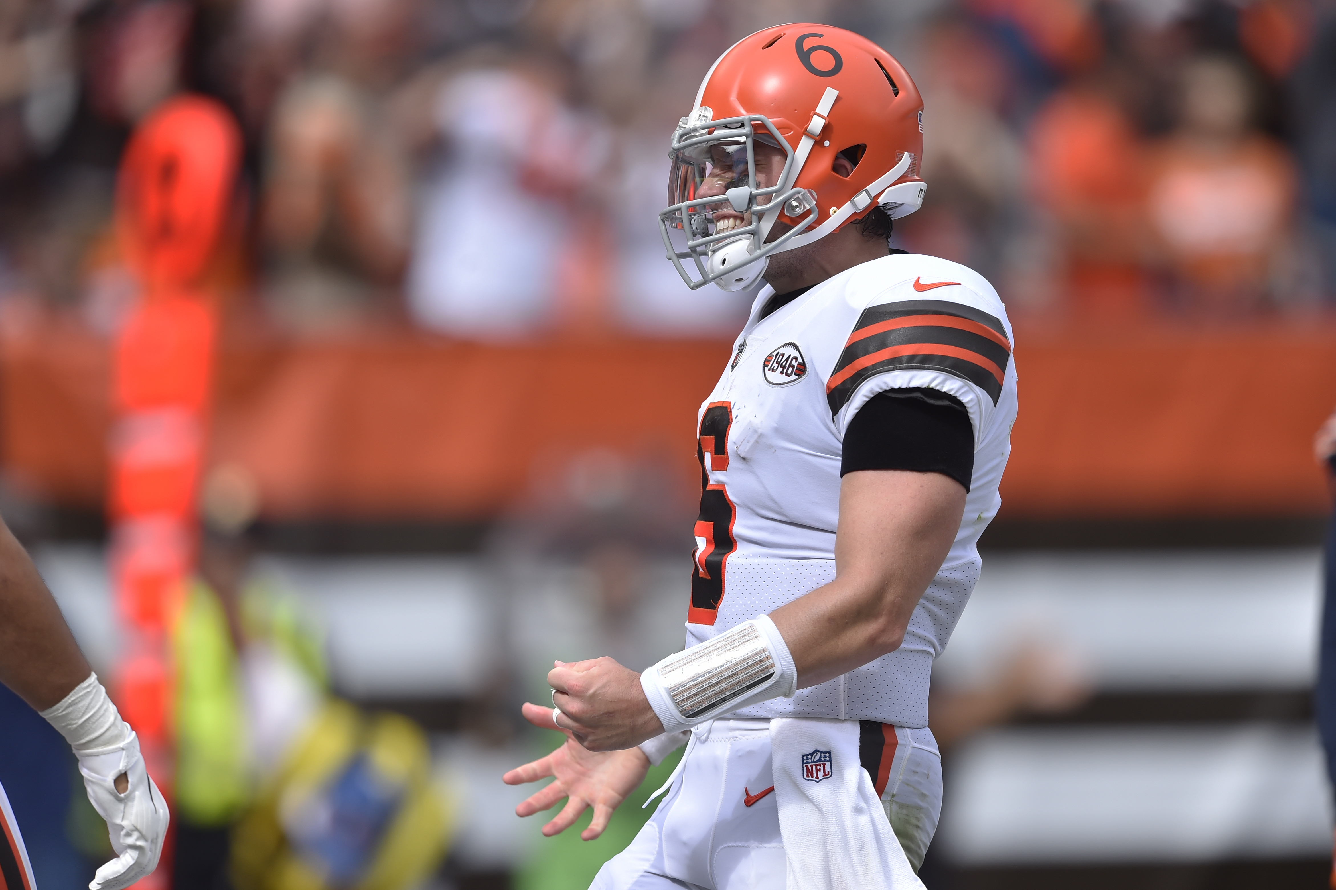 Garrett, Browns rough up rookie Fields, slam Bears