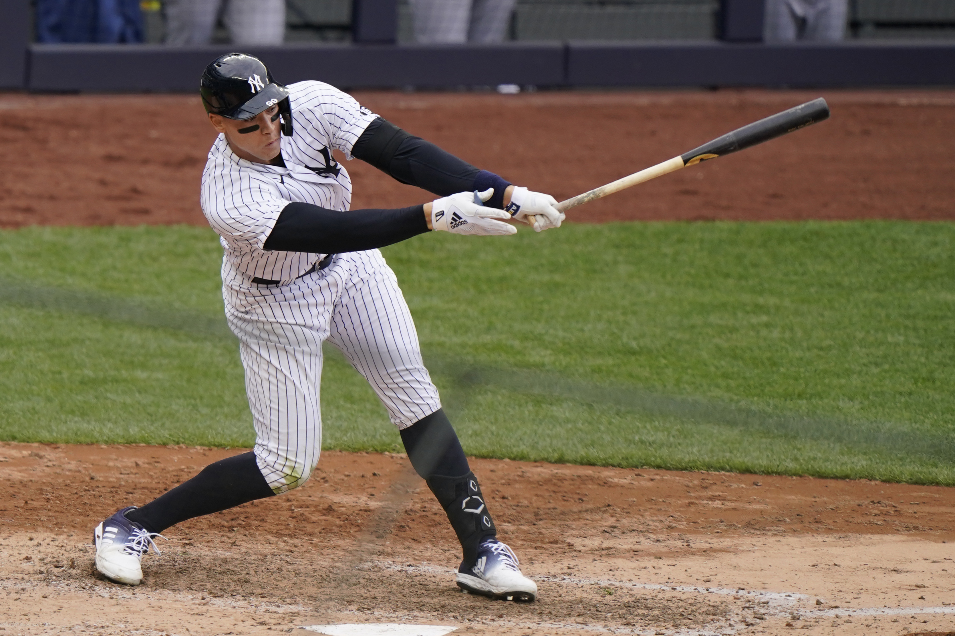 Gleyber Torres finger X-rays, CT scan negative