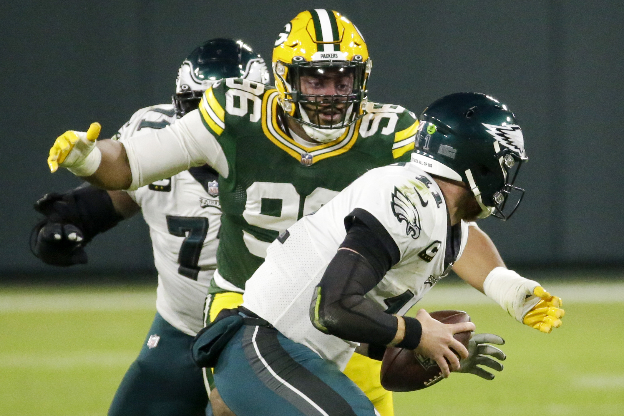 Packers withstand late rally to outlast Eagles 30-16