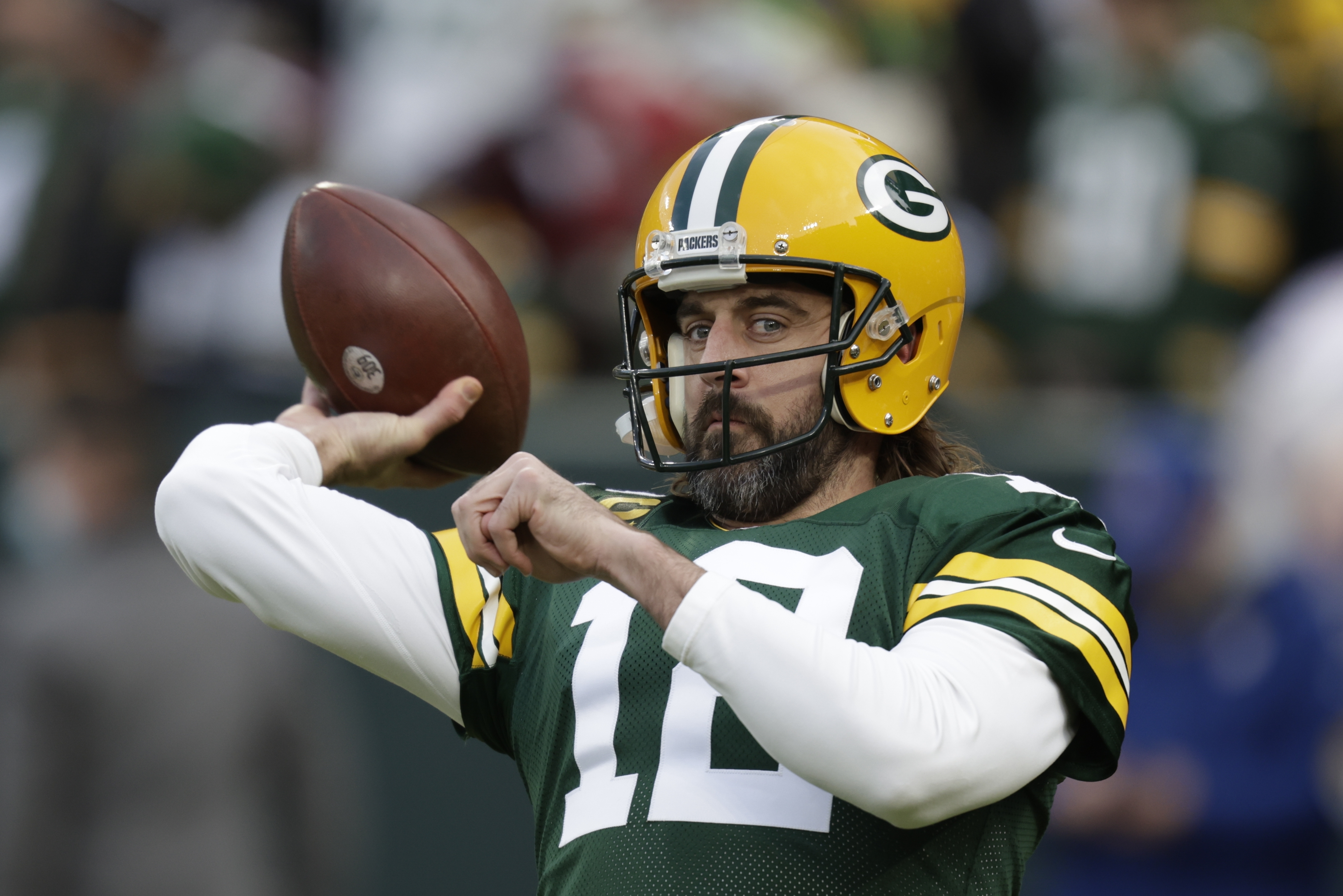 Rodgers breaks Favre's Packers record for career TD passes