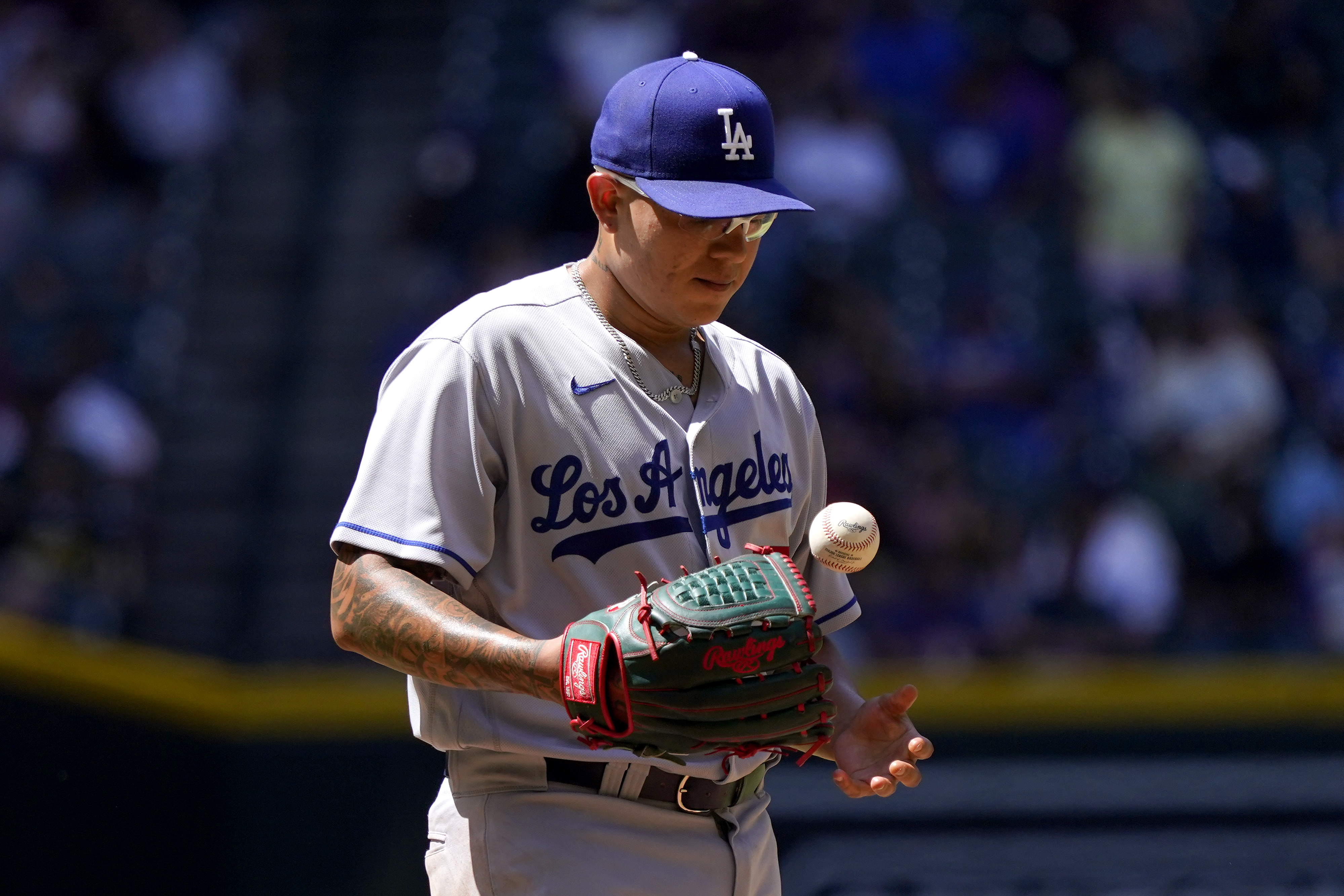 Diamondbacks score twice after error to beat Dodgers 3-1