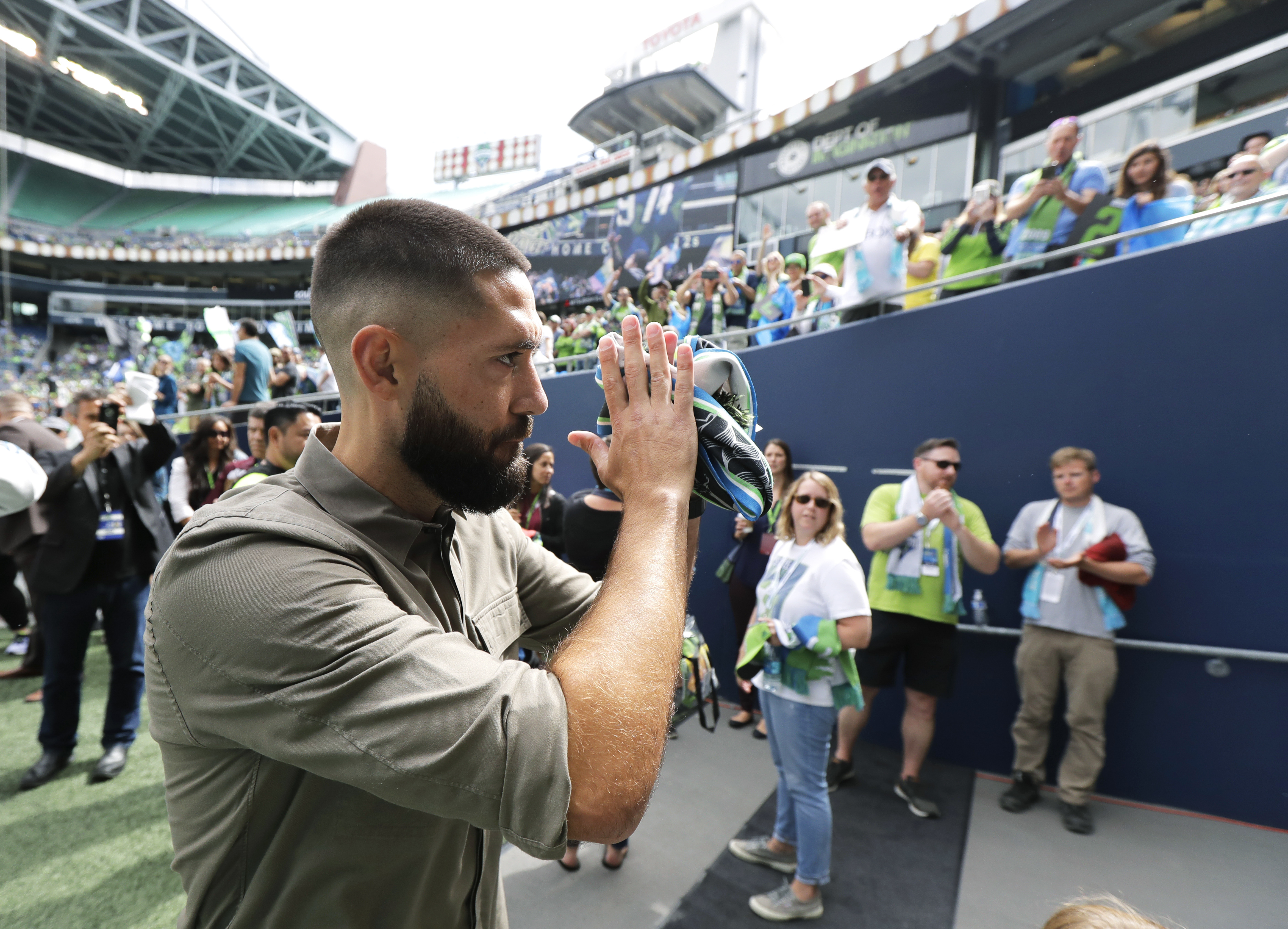 Landon Donovan, Clint Dempsey to Broadcast 2022 World Cup for Fox