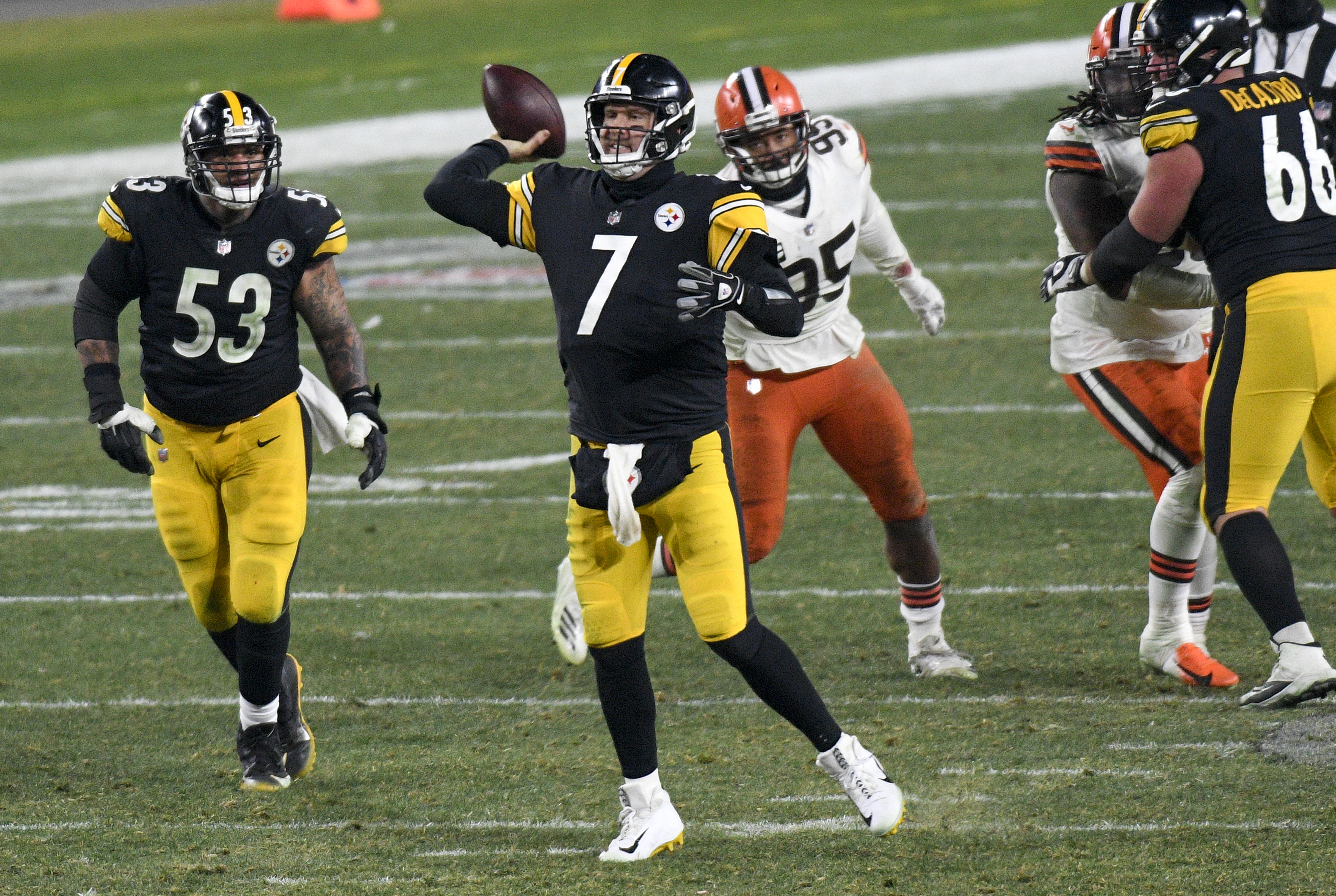 Roethlisberger saves Steelers' 6th title