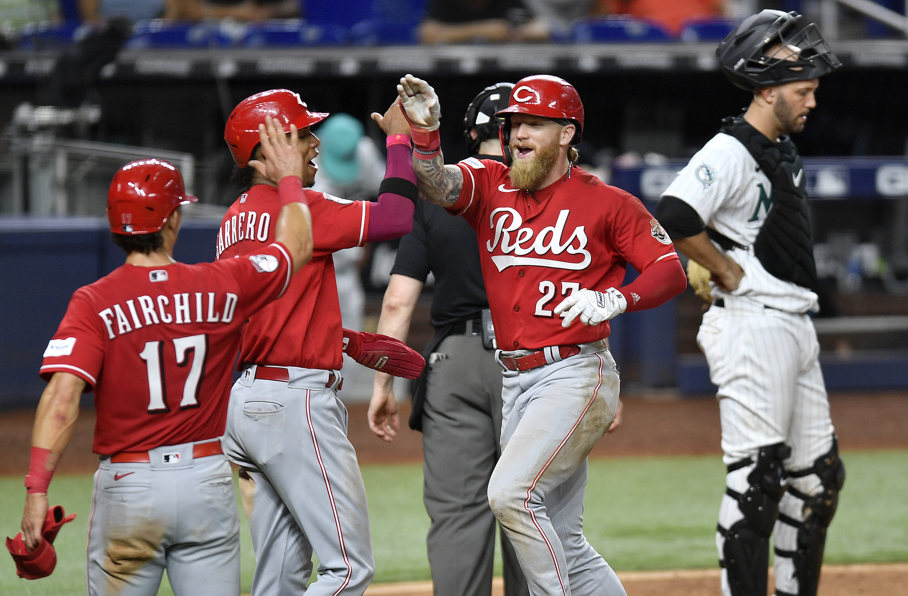 Fraley homers twice, hits tiebreaking shot in 9th as Reds beat