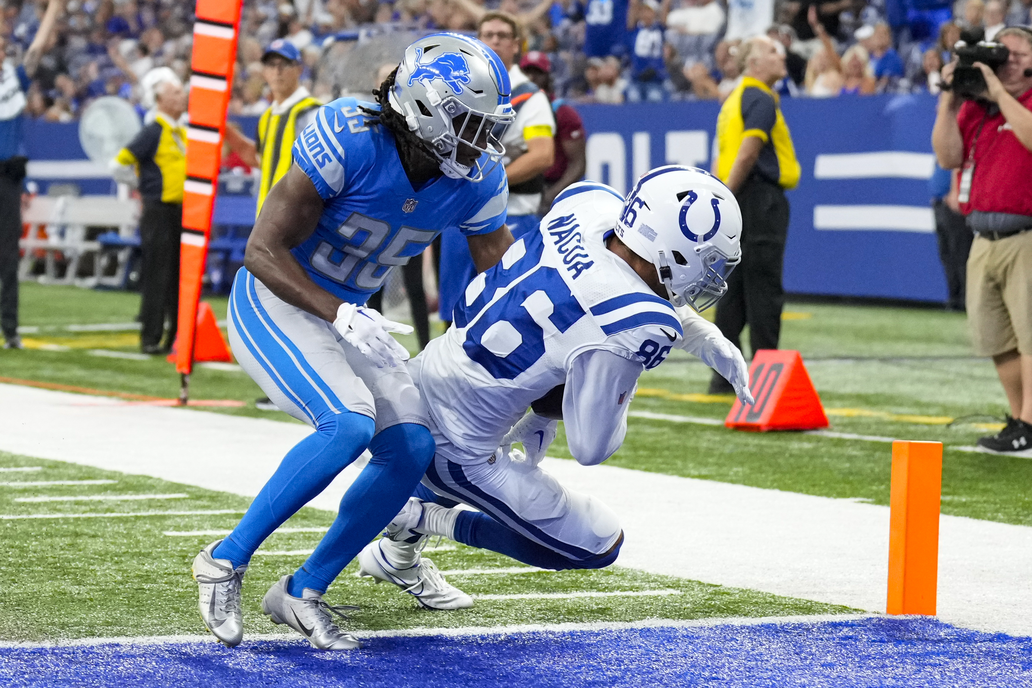 Igwebuike's late TD, 2-point stop lead Lions past Colts 27-26