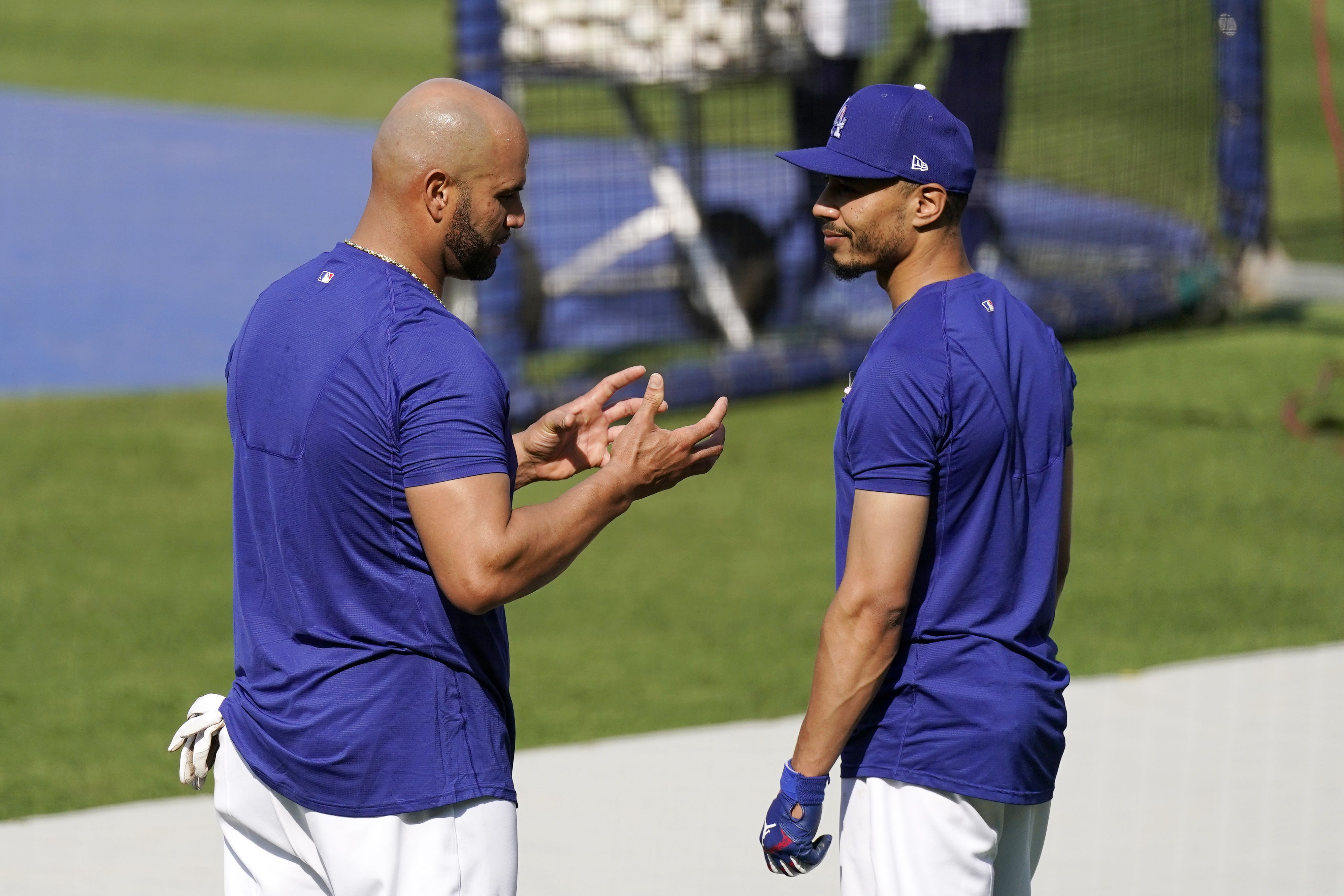 Corey Seager Hits Parked Car Before Dodger Stadium Workout, No