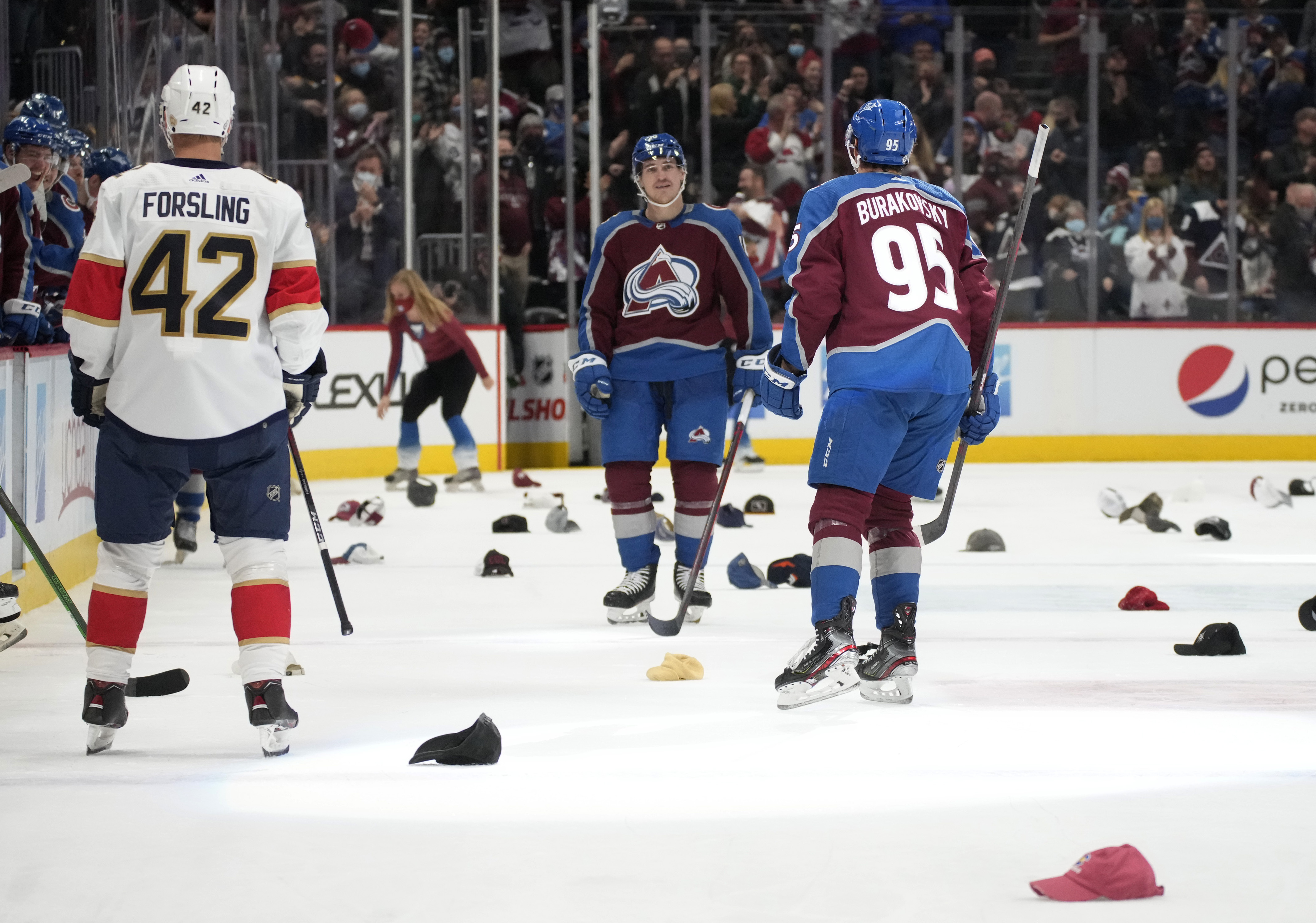 Rantanen's hat trick gives Avalanche win at New Jersey to begin second half