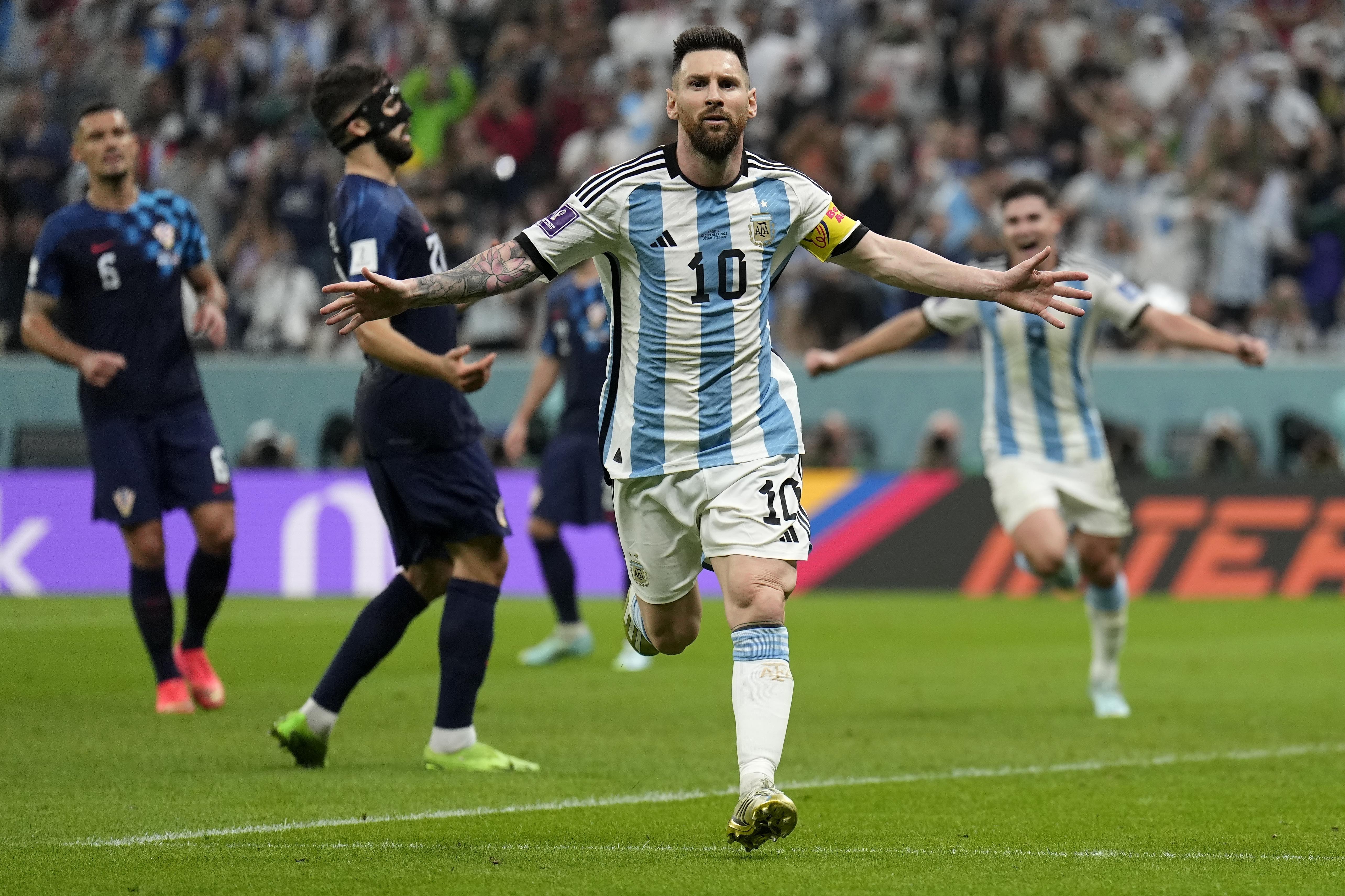 Lusail, Qatar. Dec 13, 2022, Emiliano Martinez of Argentina during the FIFA  World Cup Qatar 2022 match, Semi-final between Argentina and Croatia played  at Lusail Stadium on Dec 13, 2022 in Lusail