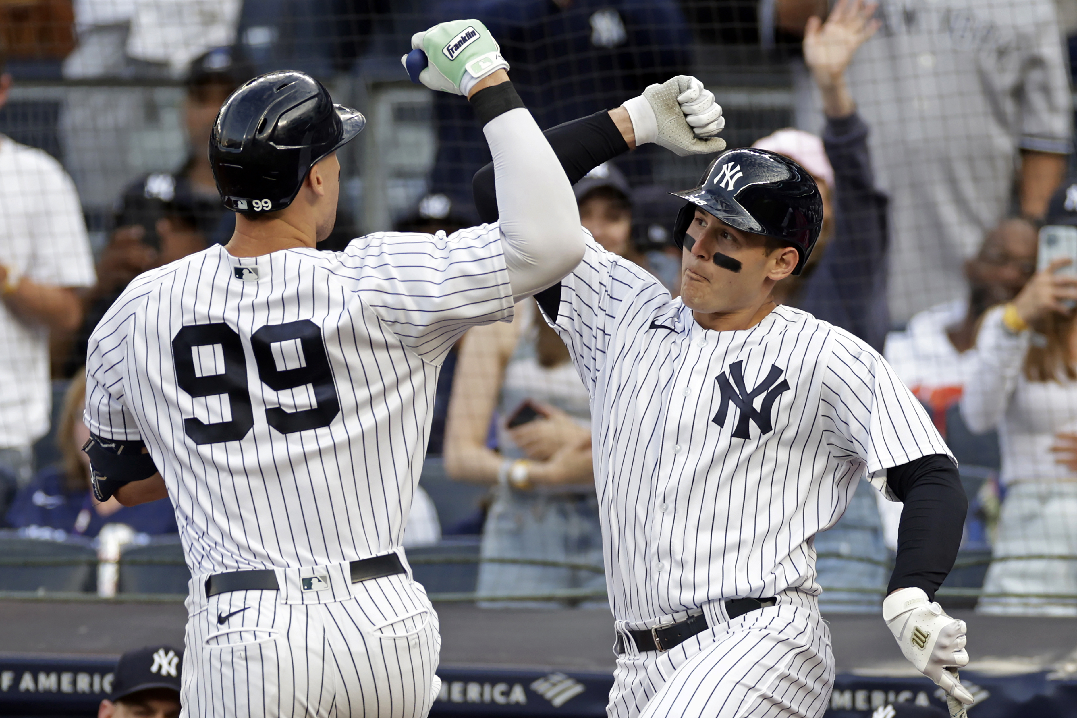 CHICAGO, IL - AUGUST 08: New York Yankees center fielder Isiah Kiner-Falefa  (12) throws the ball to third base for an out during a Major League  Baseball game between the New York