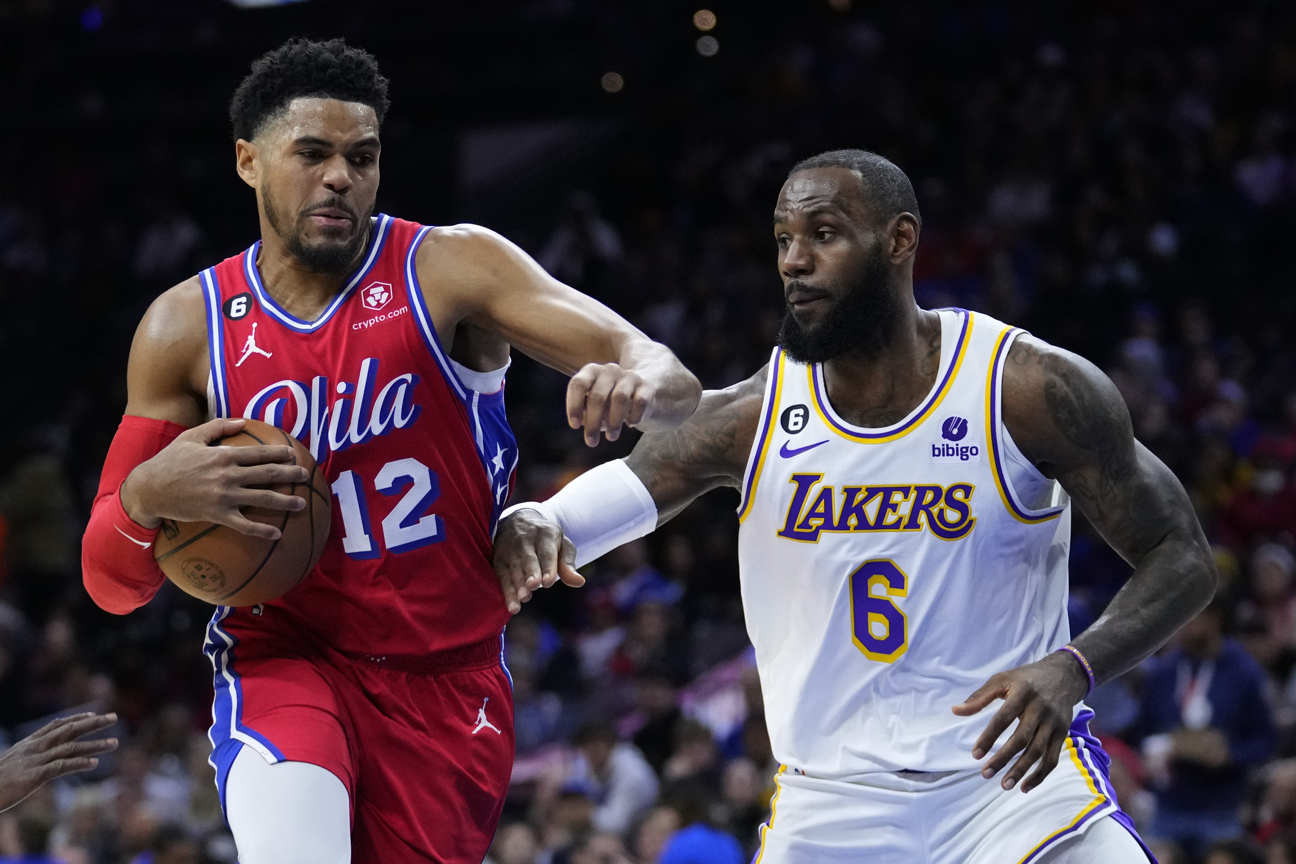 76ers recover in OT after blown lead to beat Lakers 133-122
