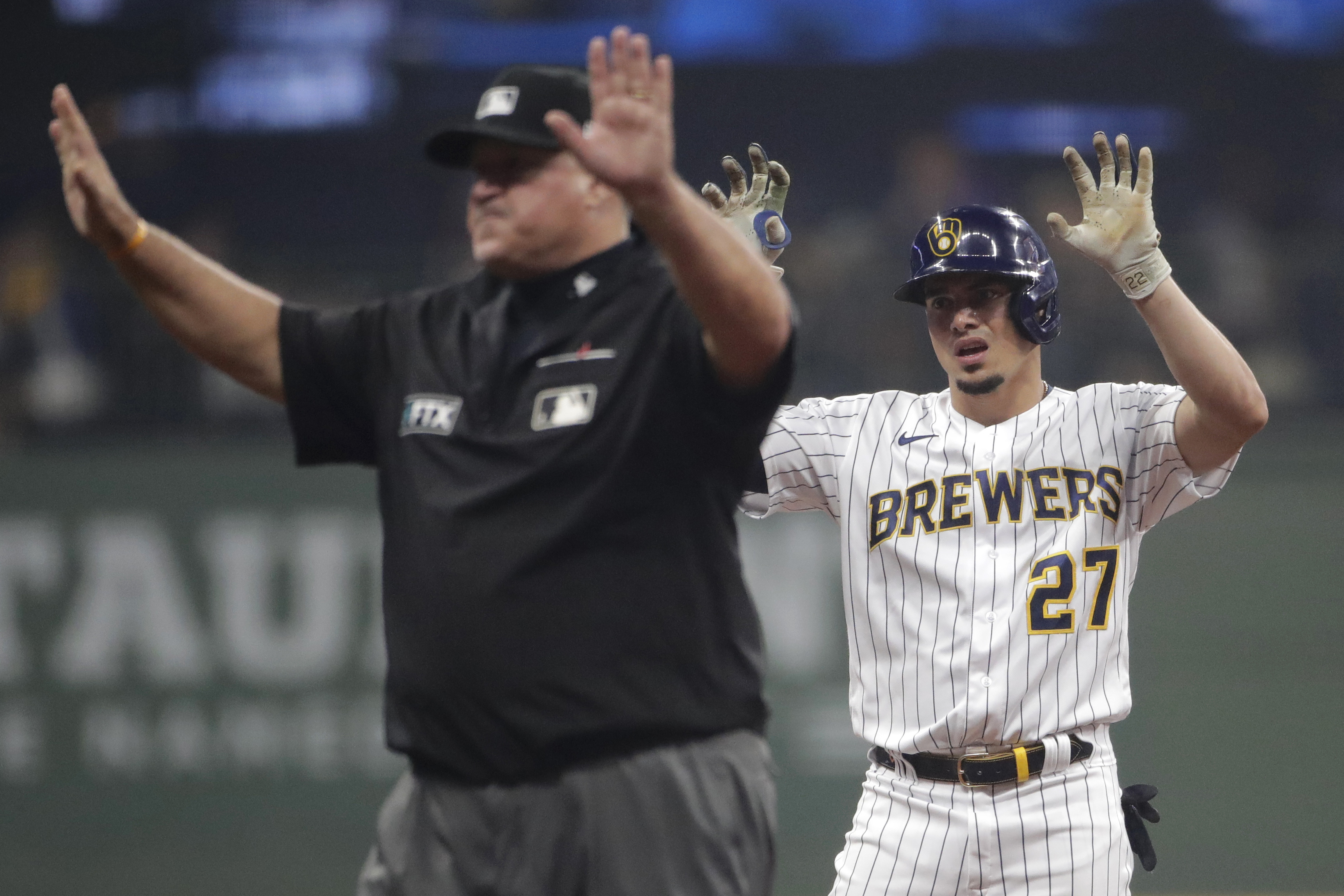 Brewers' Tyrone Taylor strong in center field replacing Lorenzo Cain
