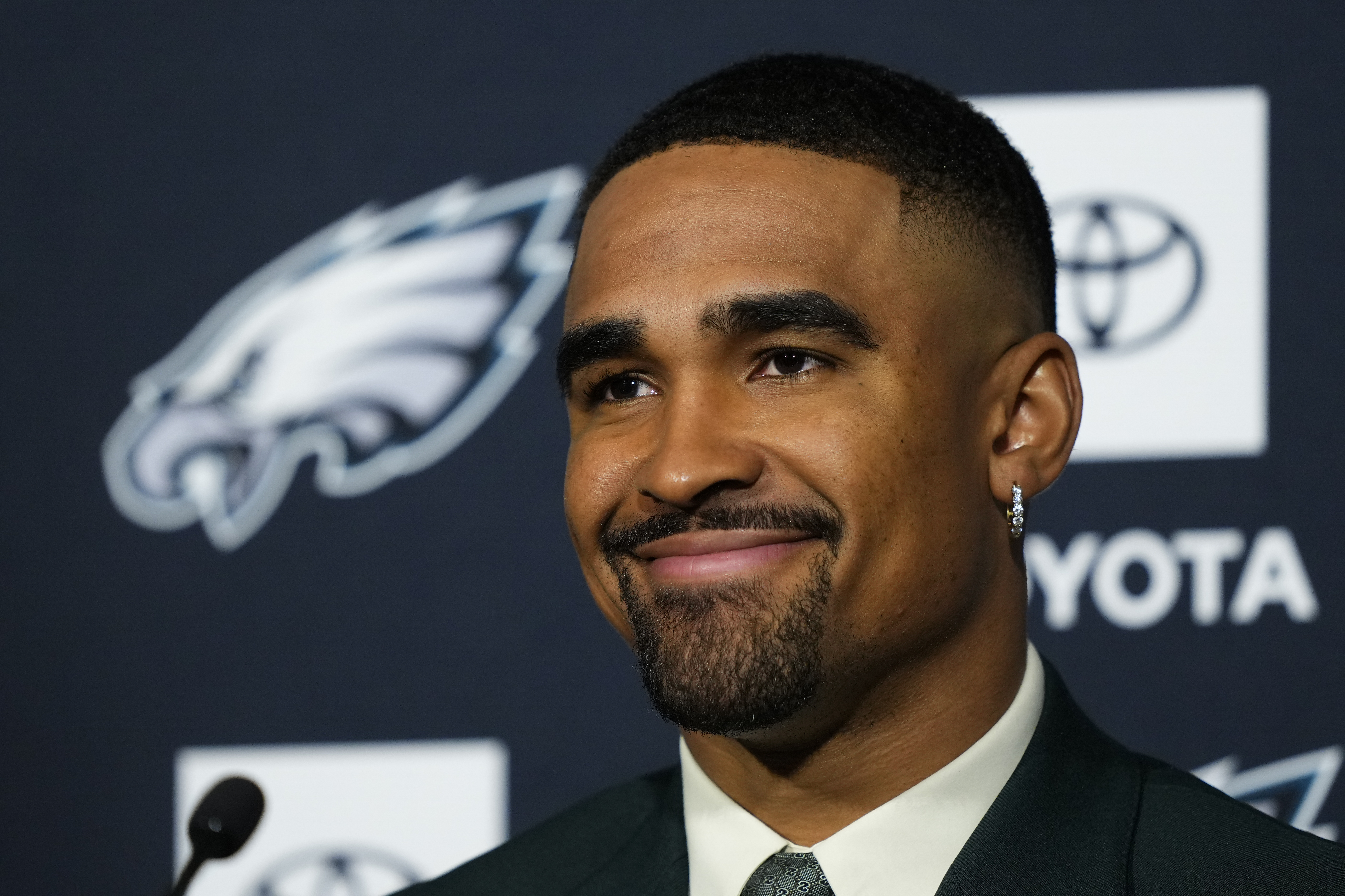 Why Eagles' Jalen Hurts, teammates took part in fundraiser to