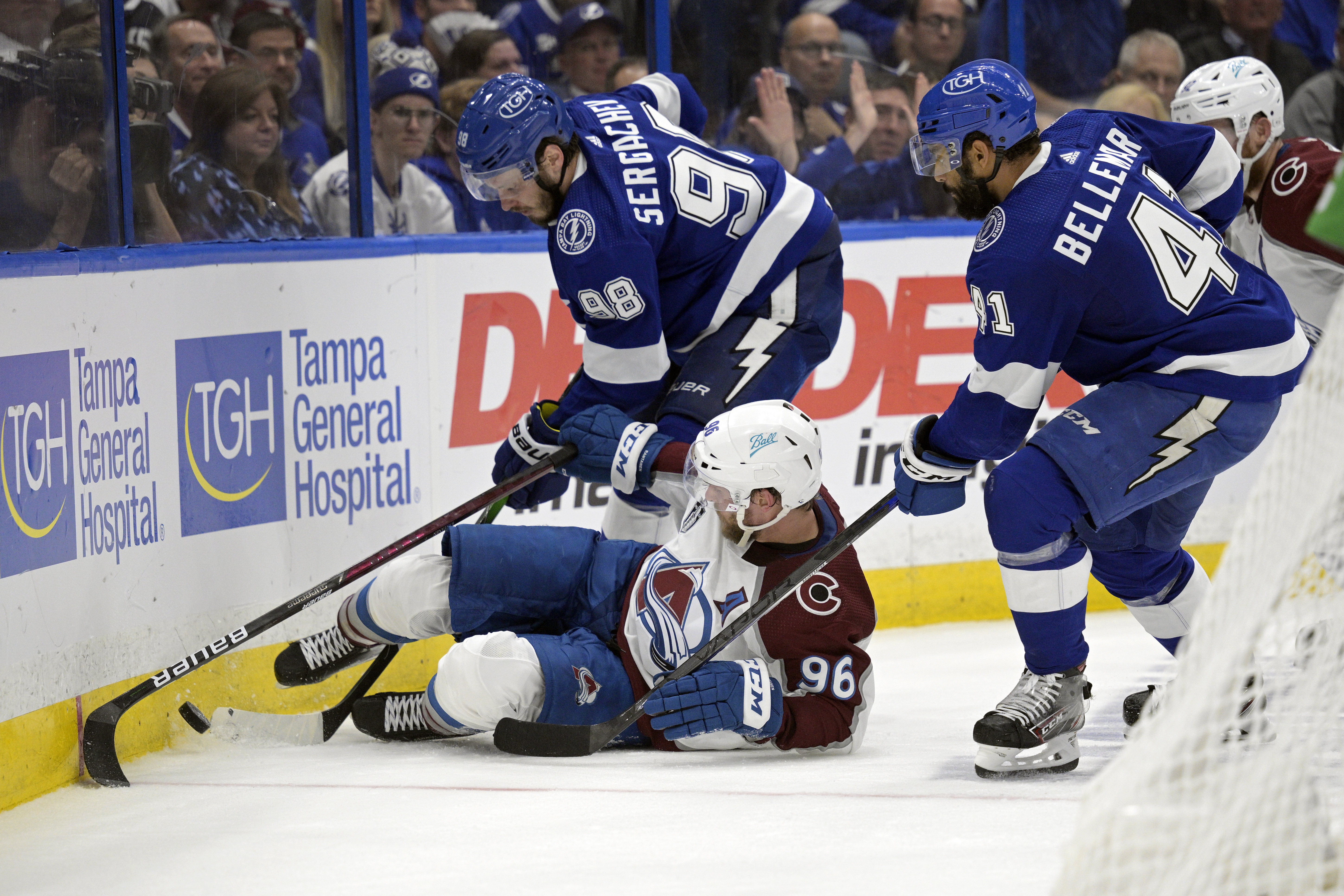 Tampa Bay Lightning lose Yanni Gourde in expansion draft