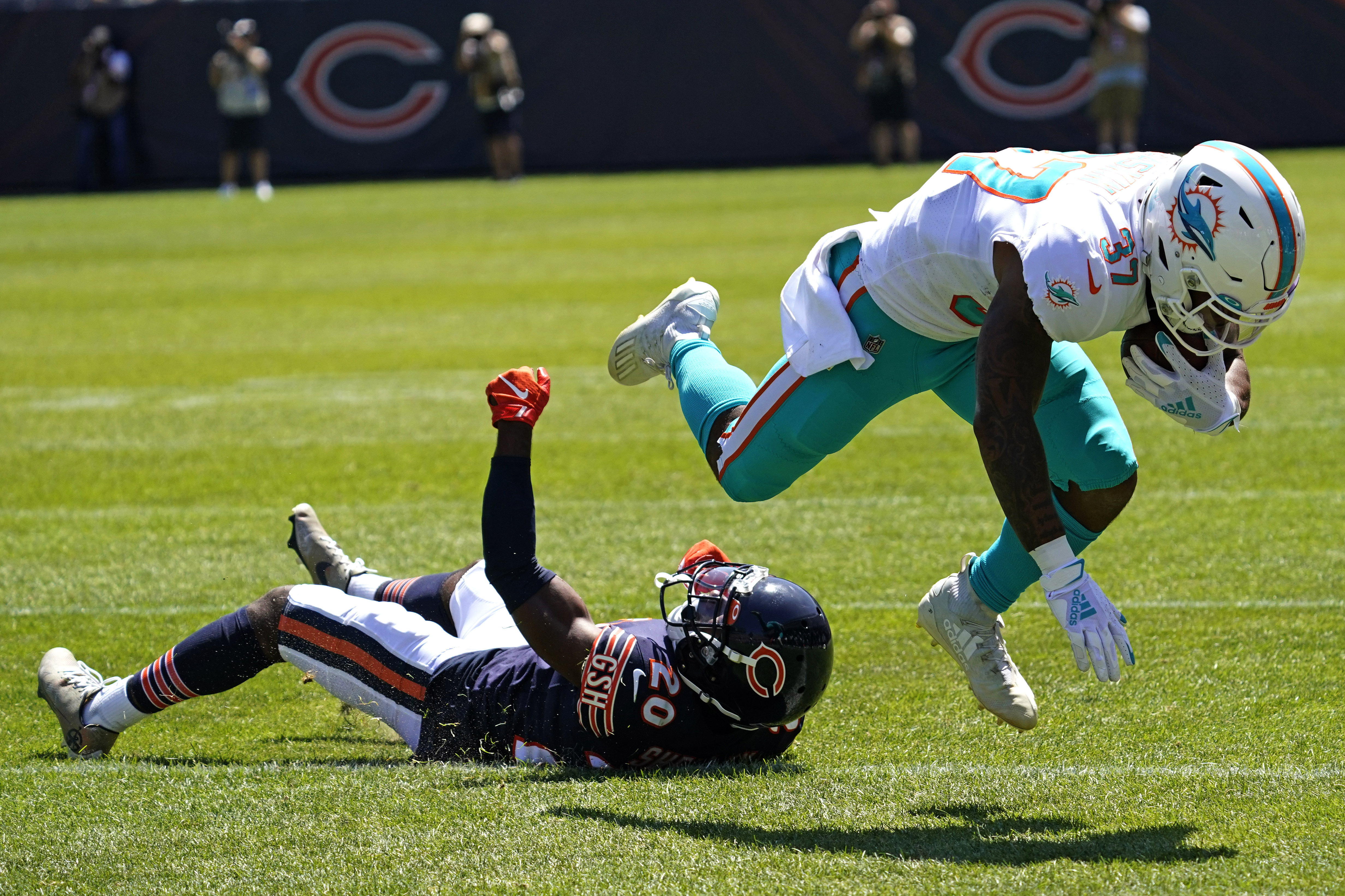 QB Justin Fields rallies Bears to 20-13 win over Dolphins - The