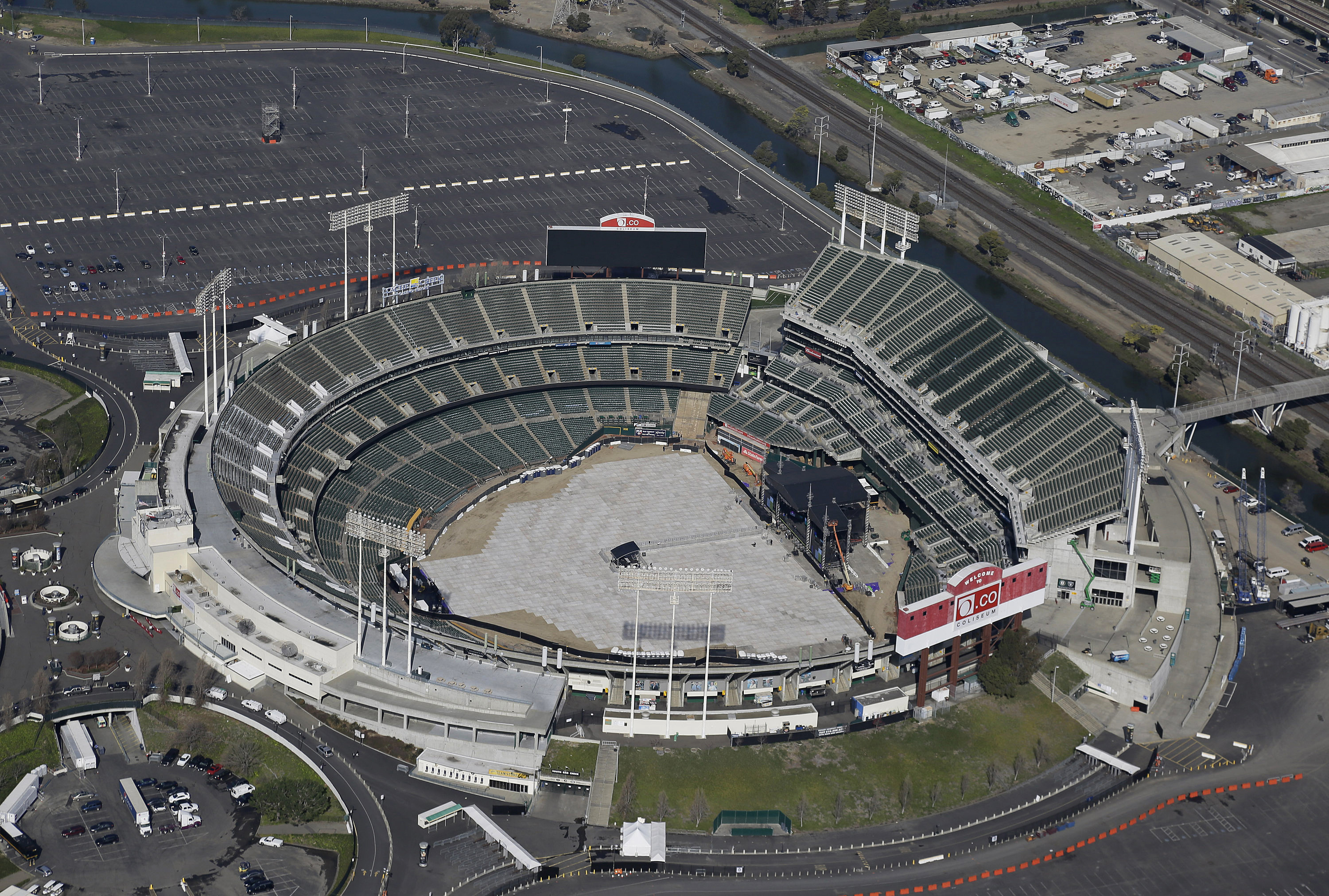 Bob Melvin returns to the Coliseum hopeful the A's stay in Oakland