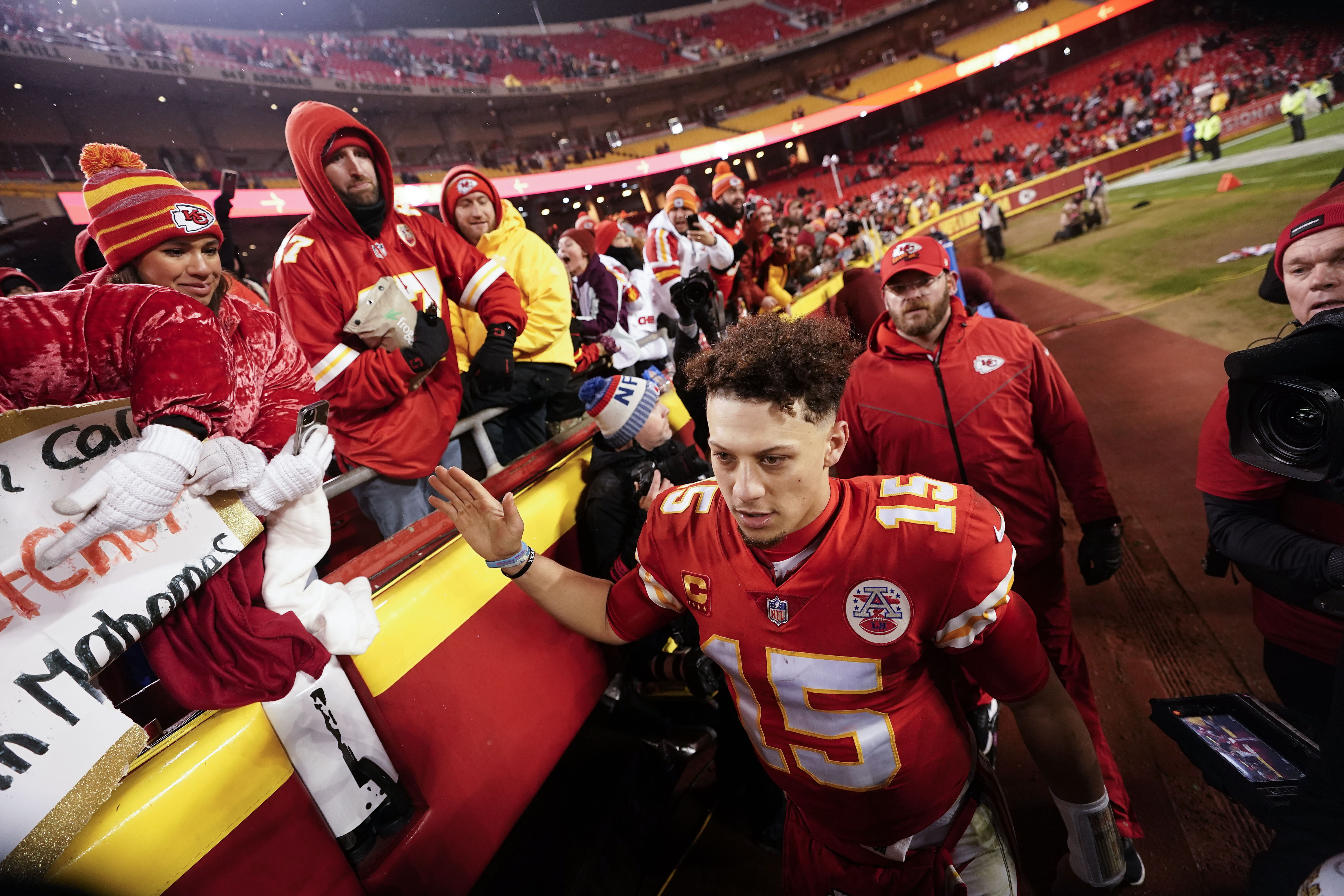 Patrick Mahomes pushes through bum ankle vs. Jaguars; Chiefs advance to  fifth straight AFC championship game