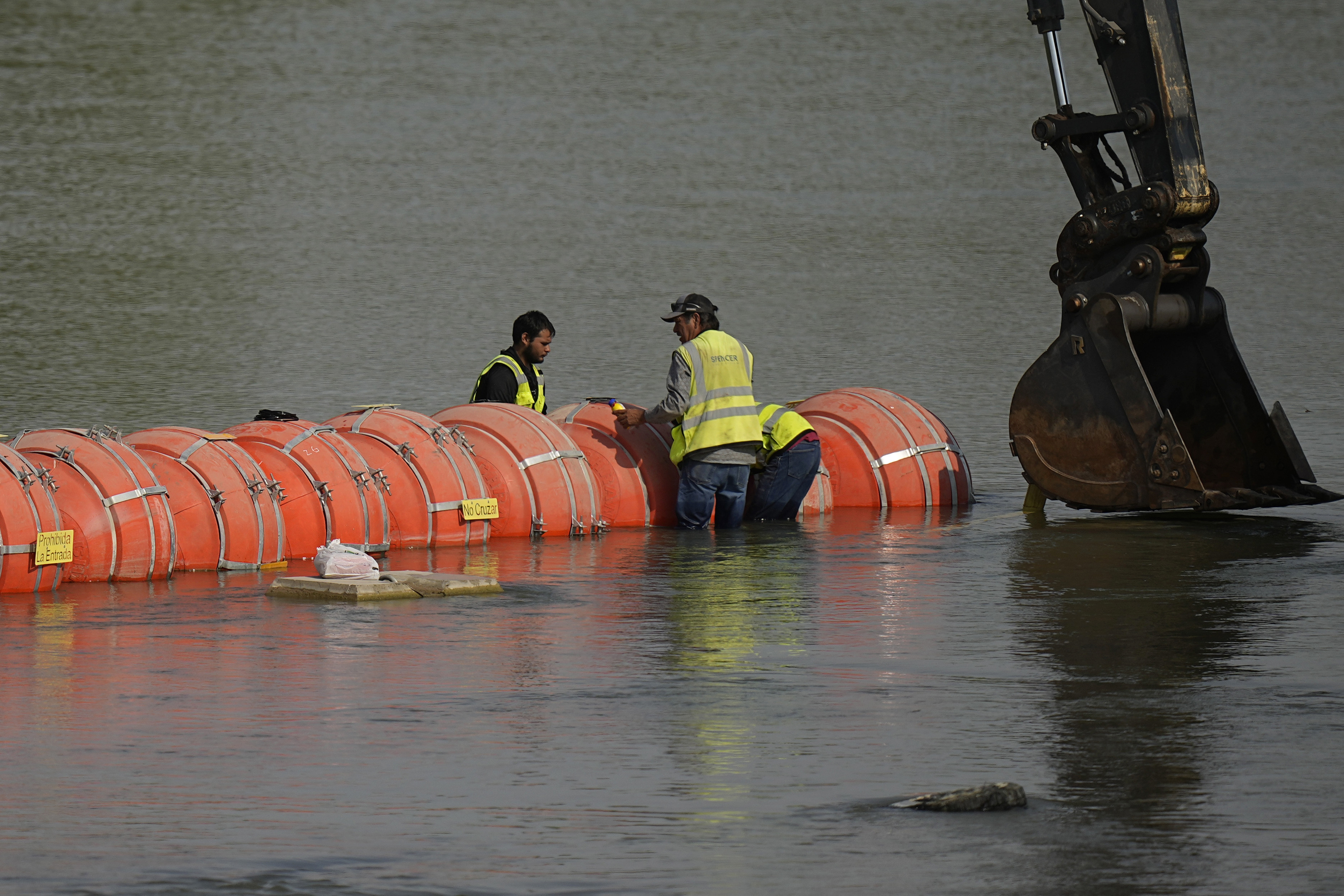 Justice Department tells Texas that floating barrier on Rio Grande