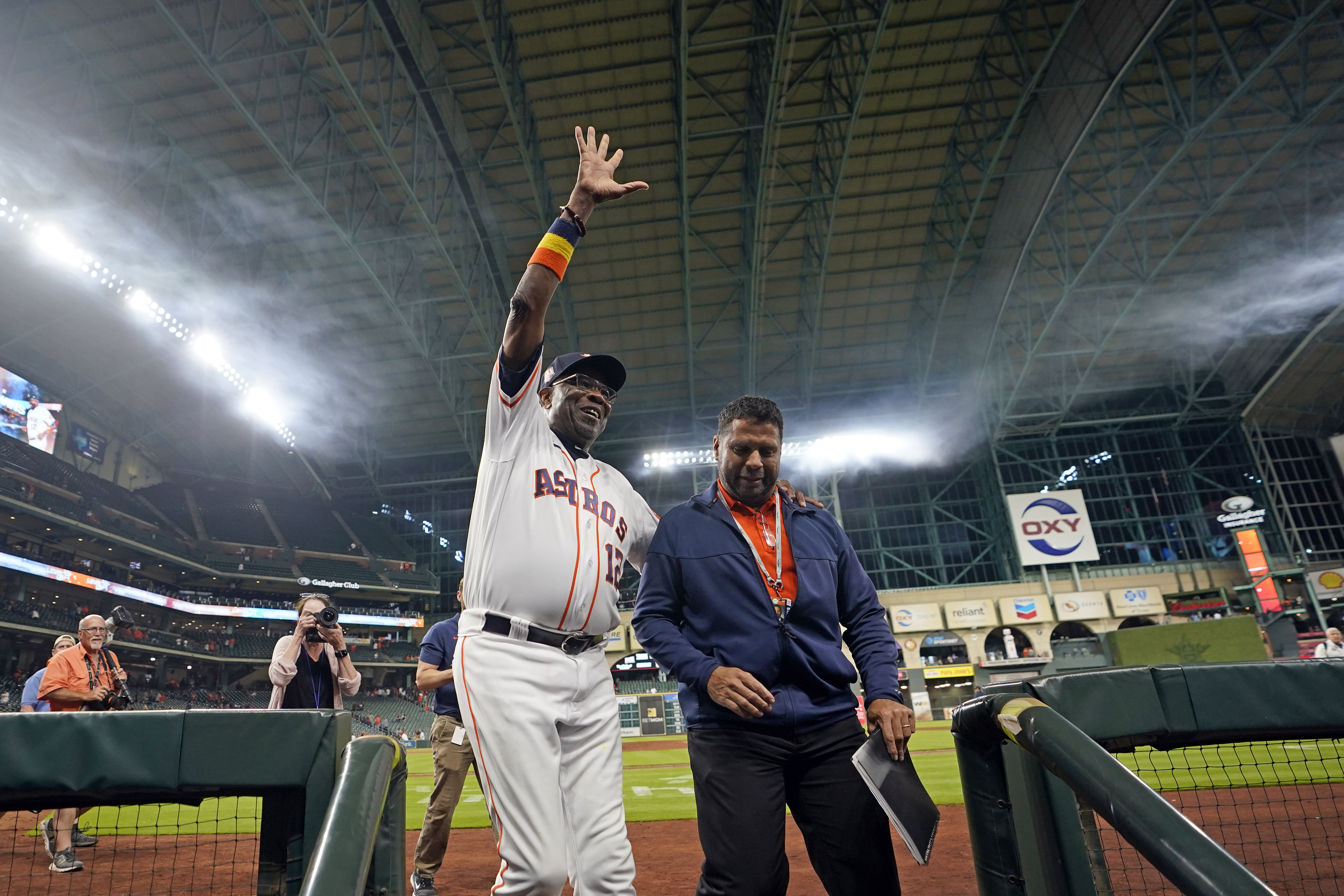 Astros' Dusty Baker joins 2,000-win club; here's how high he could climb
