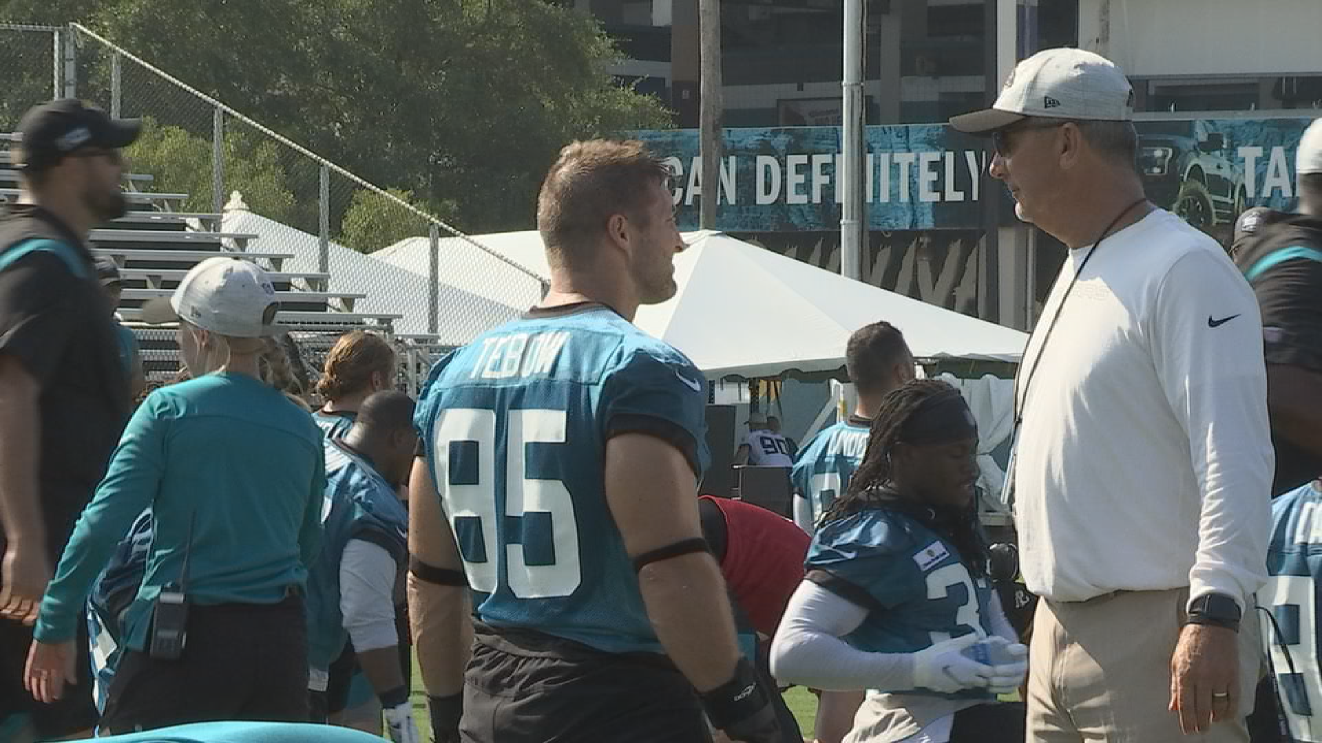 Tim Tebow Has Been Lifting, Looks Absolutely Jacked At Jaguars Practice