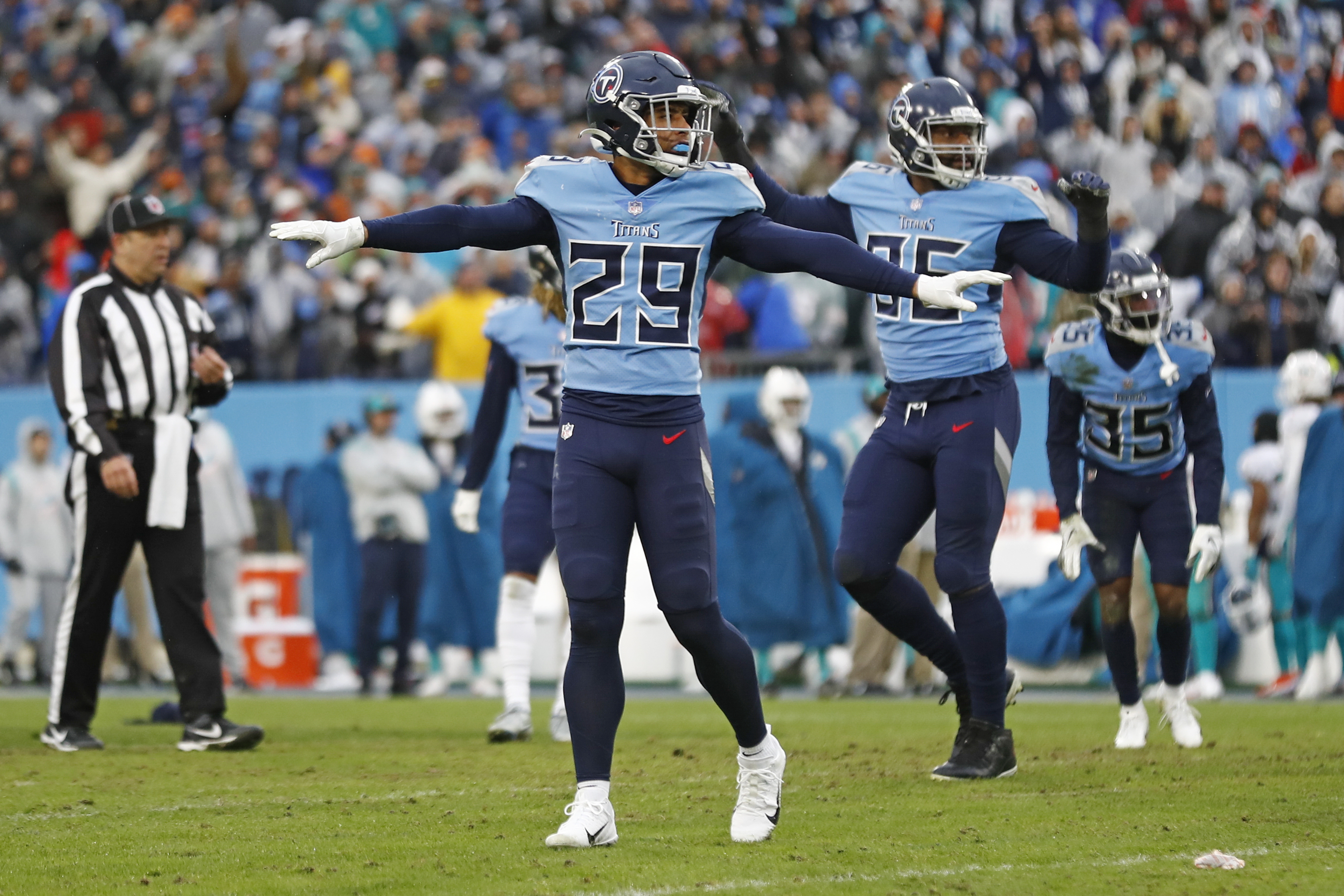 Dolphins playoff hopes dashed with 34-3 loss to Titans