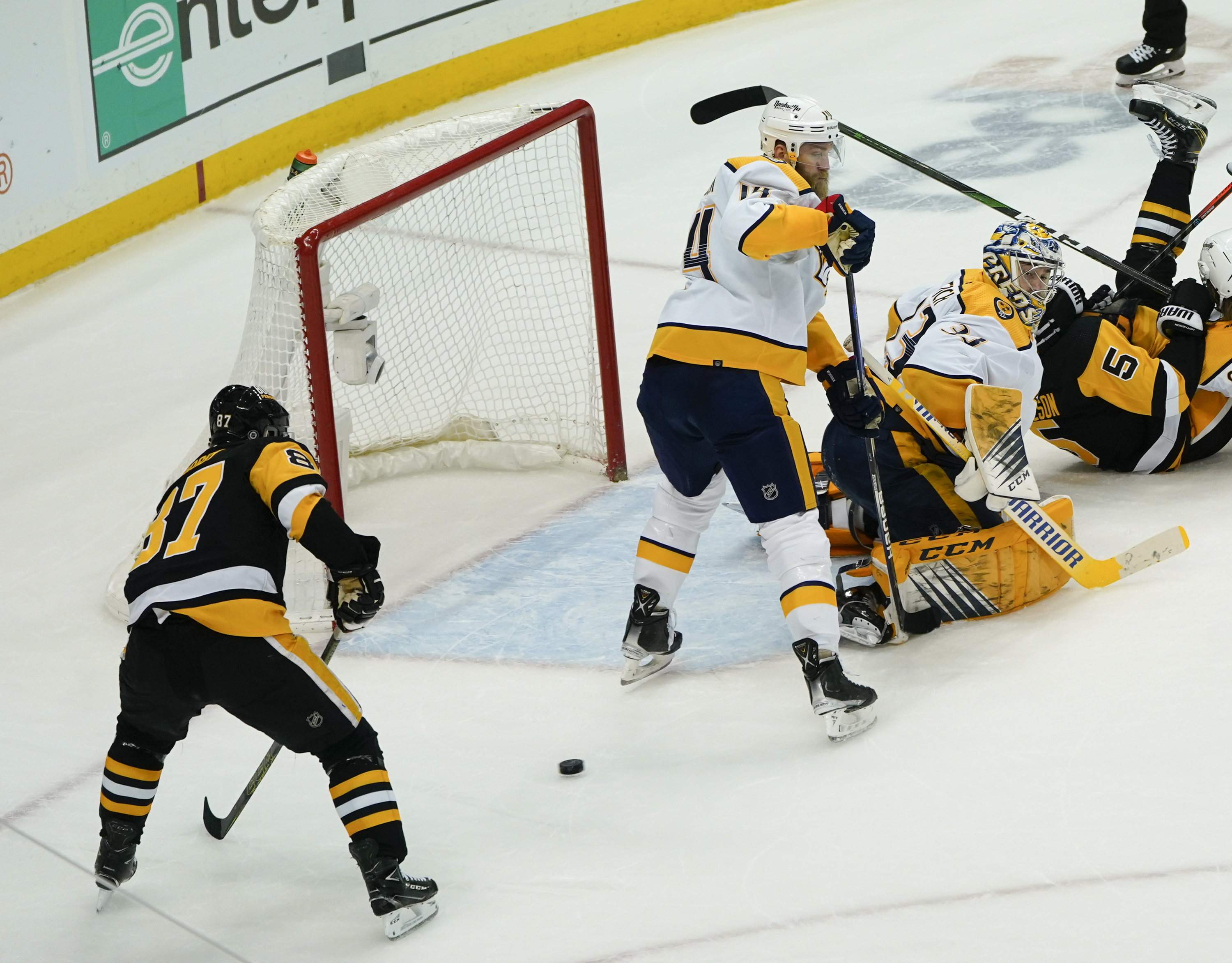 Mark Borowiecki Takes Cross-Check To The Face From Evgeni Malkin 