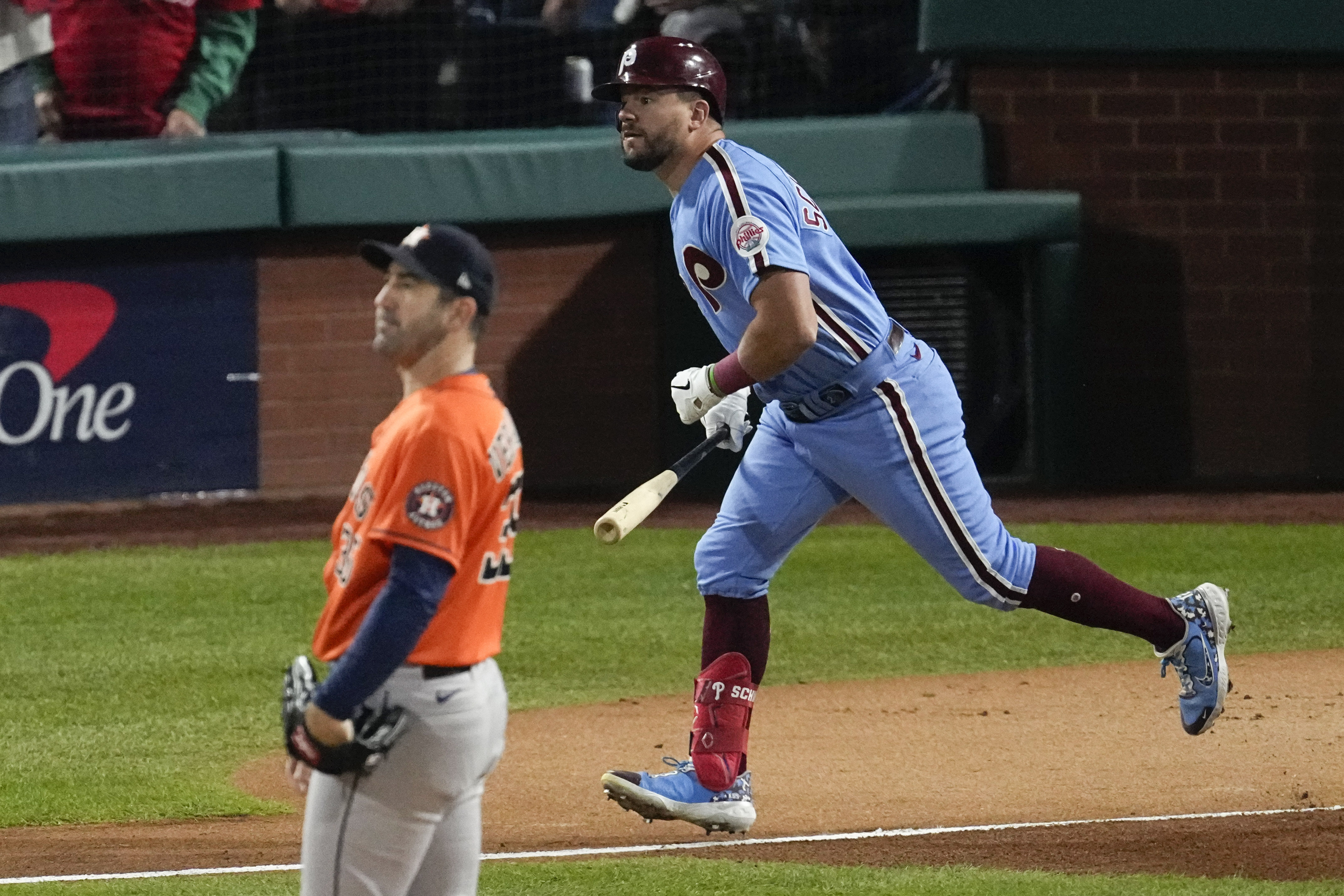 Phillies – Astros: Kyle Schwarber mashes HR on first at-bat of Game 5