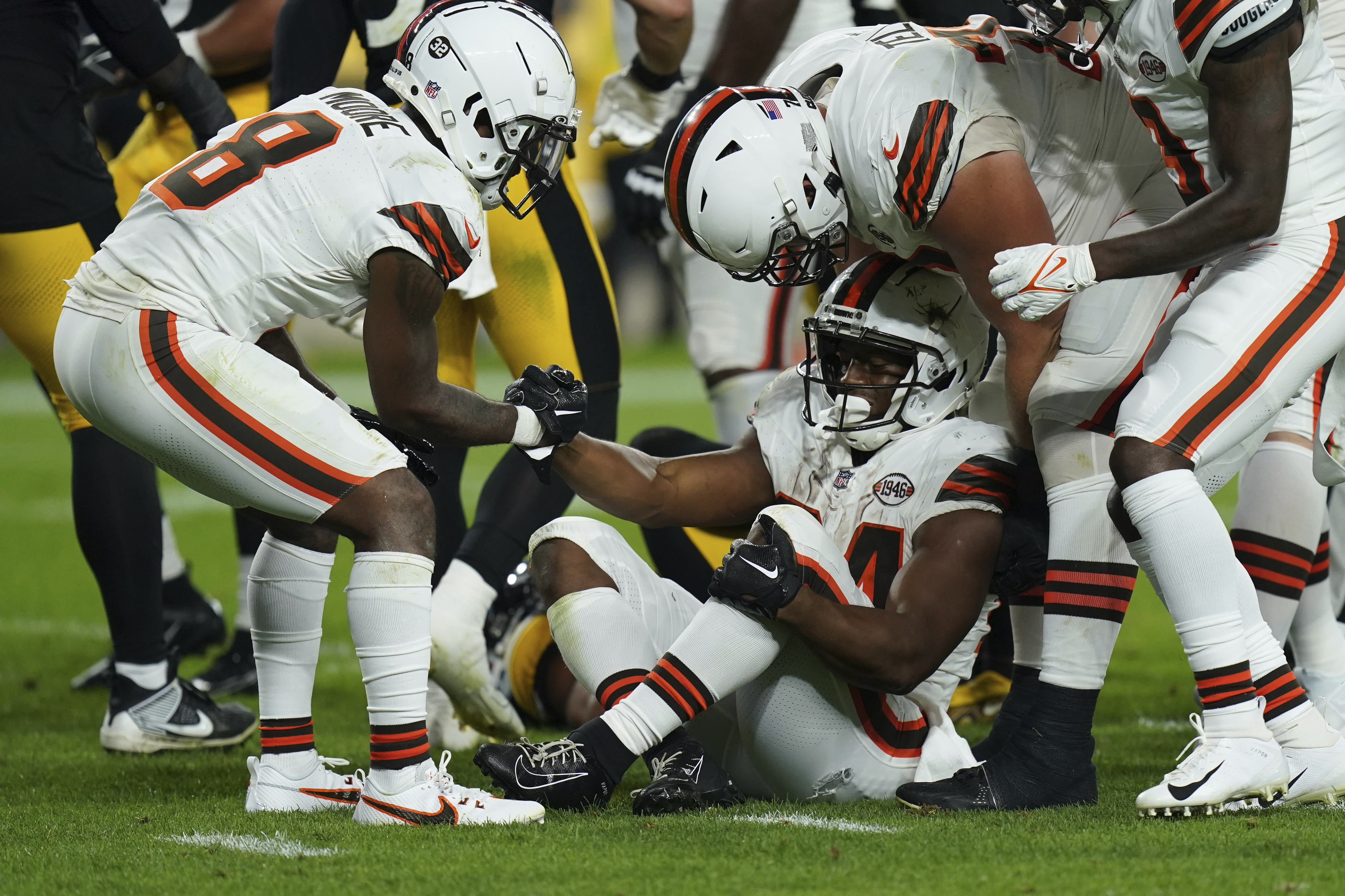 Browns Anthony Walker Jr is carted off with knee injury after taking 'dirty  hit' against Steelers