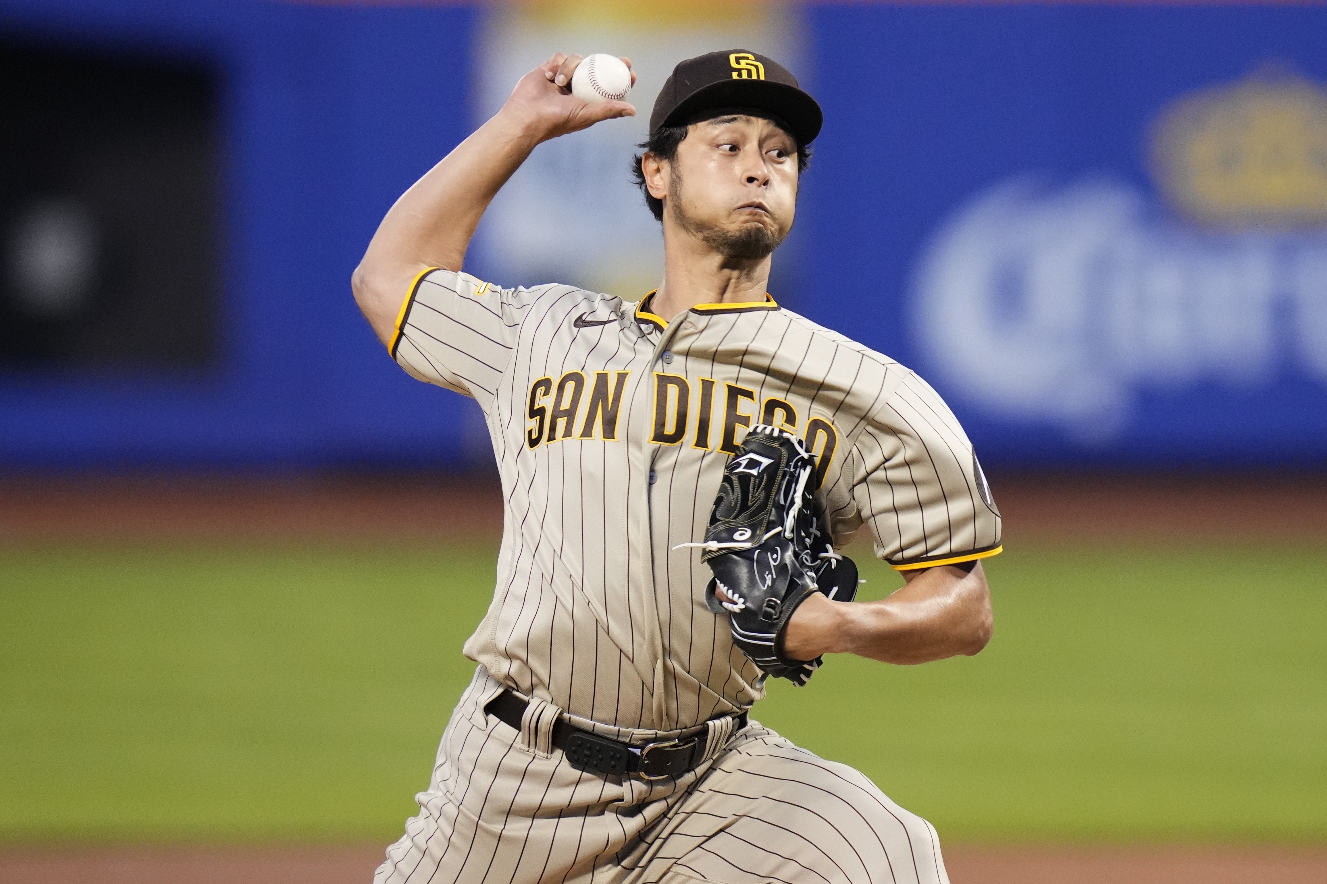 Scherzer rebounds, Mets blank Padres 5-0 in playoff rematch