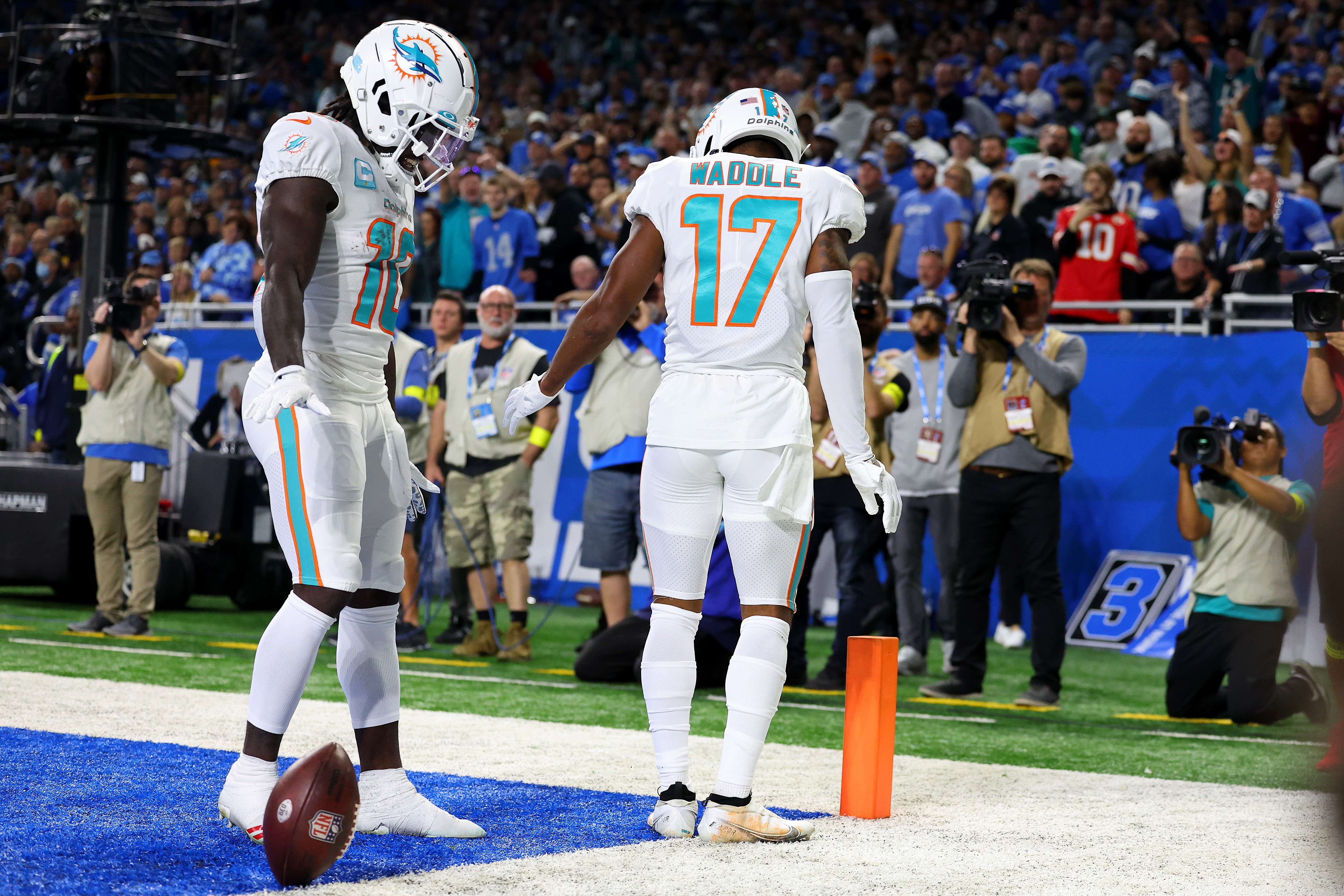 Alec Ingold of the Miami Dolphins scores a touchdown in the first News  Photo - Getty Images