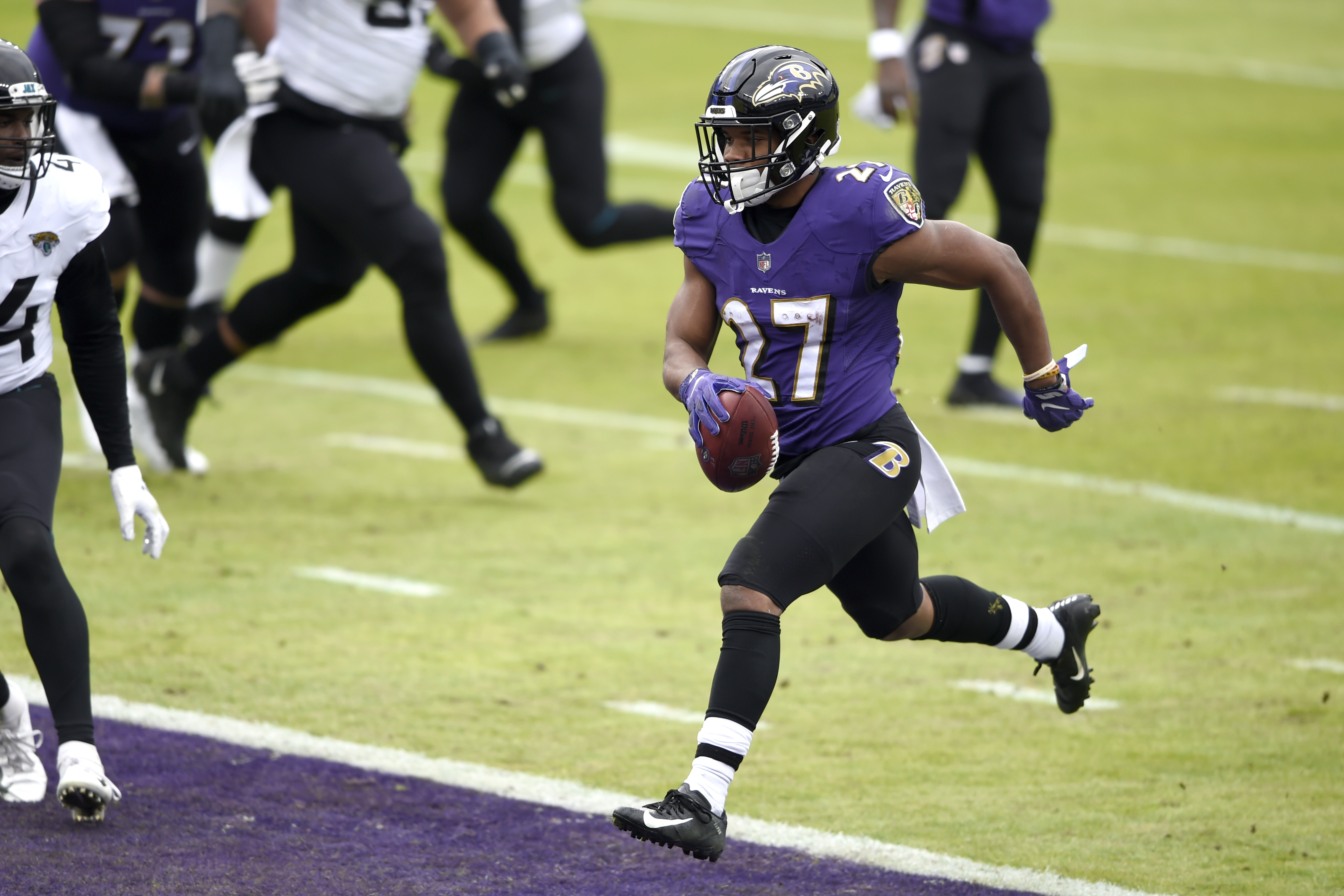 Jackson leads surging Ravens to 40-14 rout of Jaguars