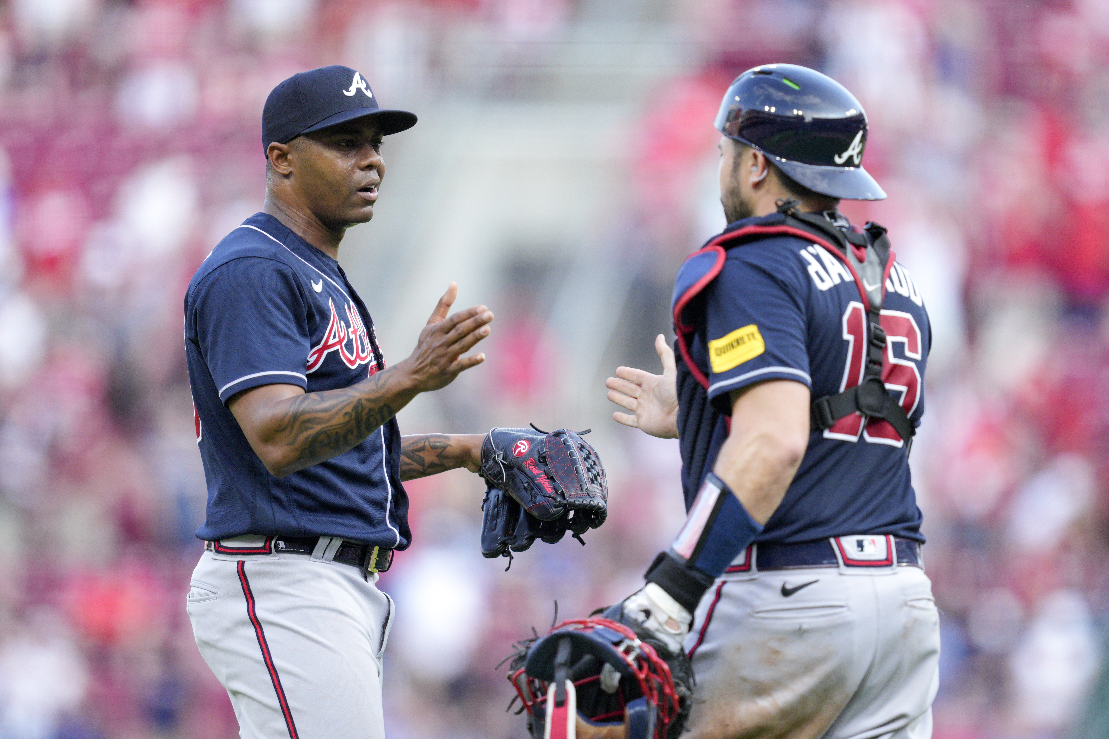 Reds' 12-game winning streak ends as Braves prevail 7-6 in 8-homer slugfest