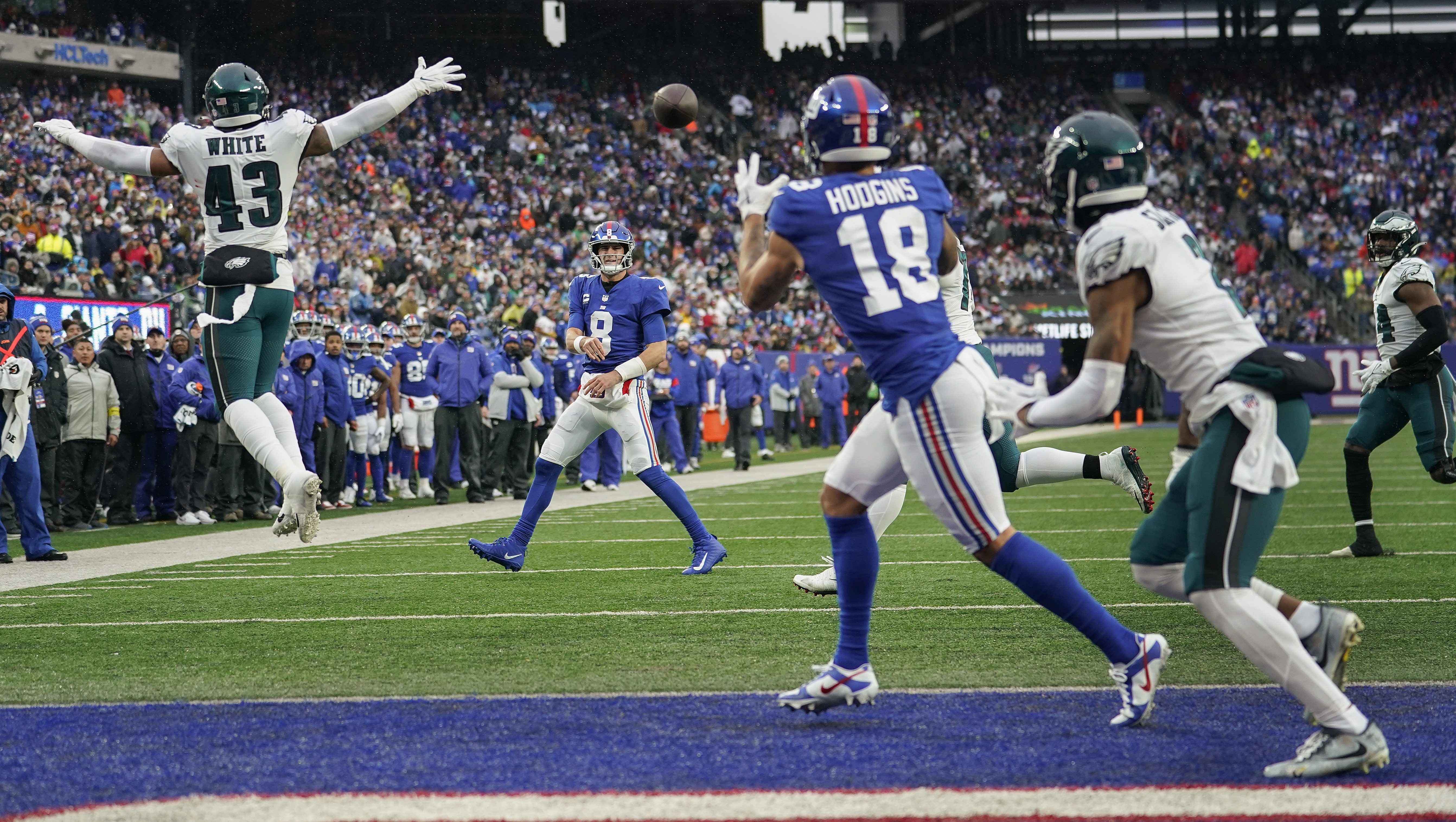 Hurts, Eagles clinch playoff spot with win over fading Giants