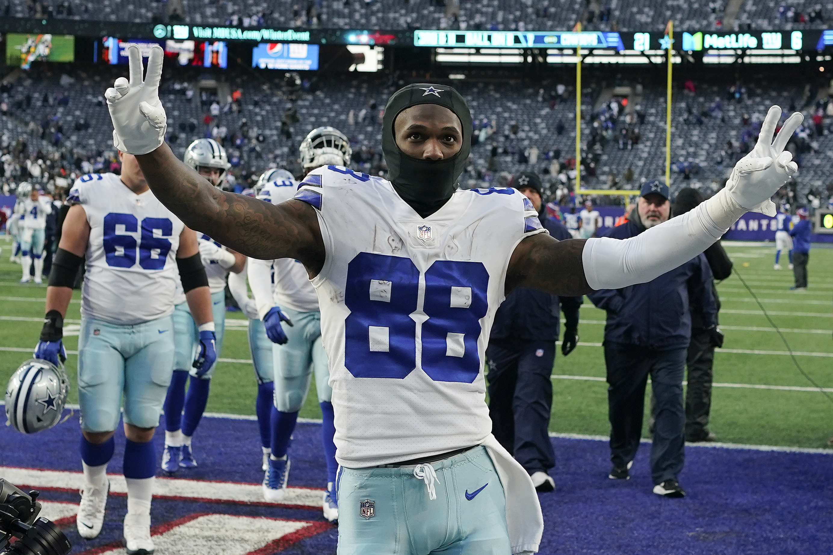 Cowboys inch close to playoff berth as D, Lawrence dominate - The