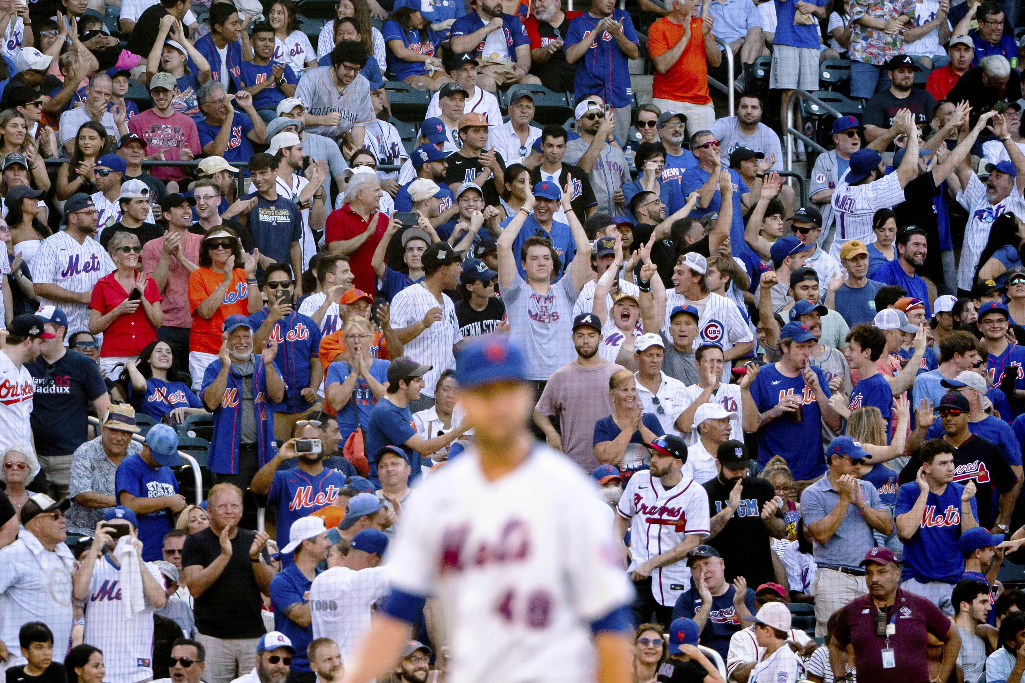 Dominant Jacob deGrom pitches surging NY Mets to 5-2 win over