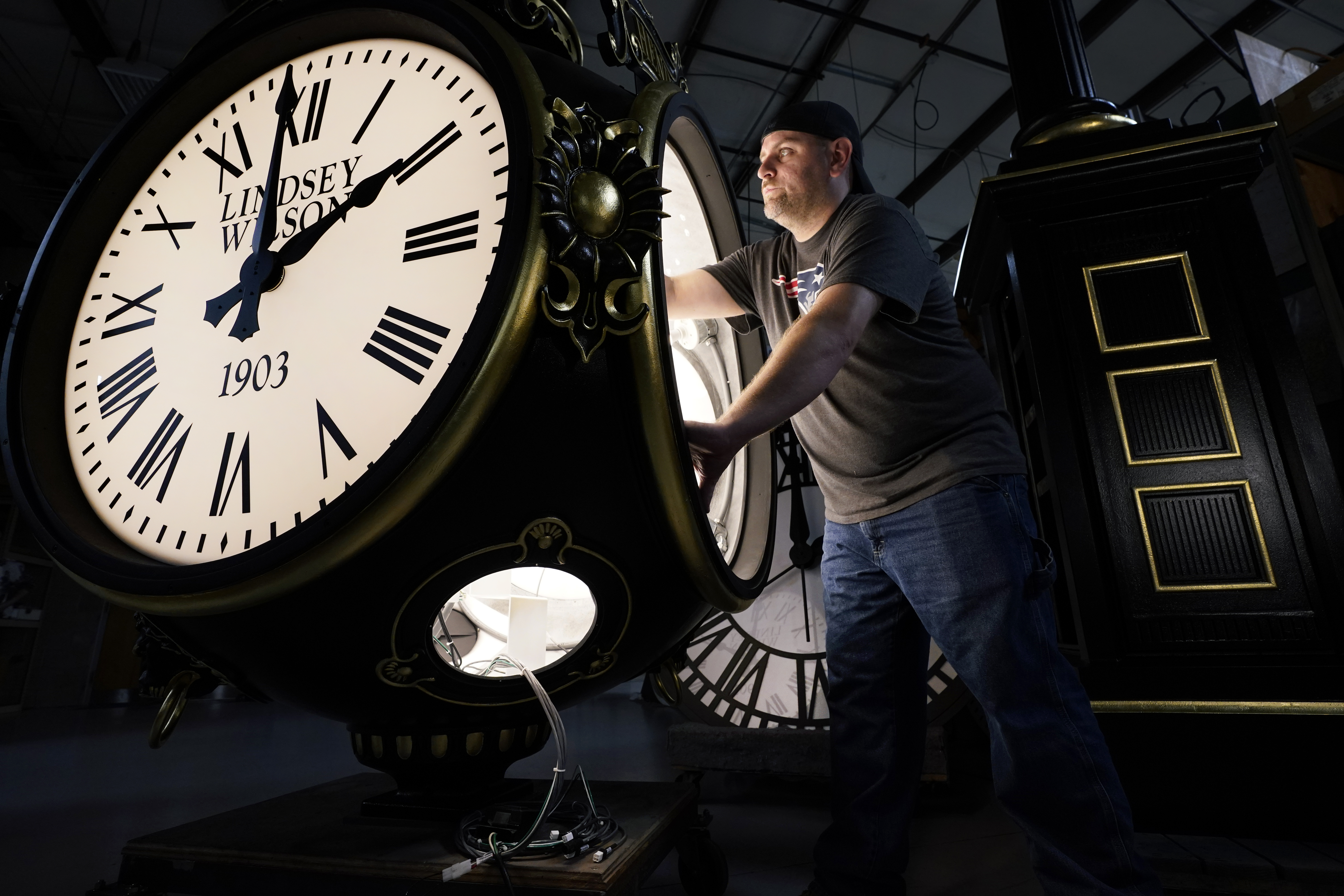 U.S. Senate approves bill to make daylight saving time permanent