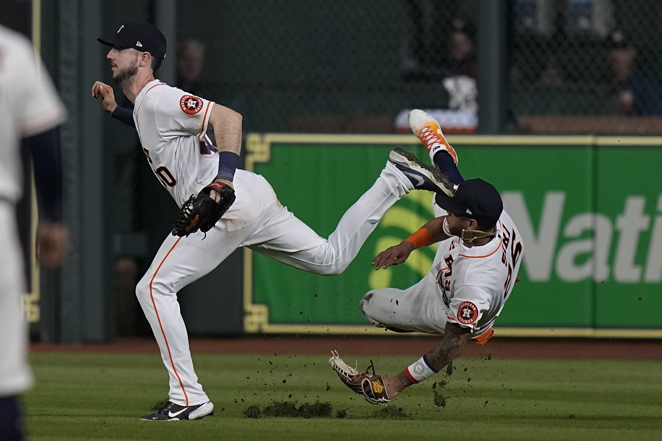 Hammerin' Braves rout Astros to win 1st WS crown since 1995