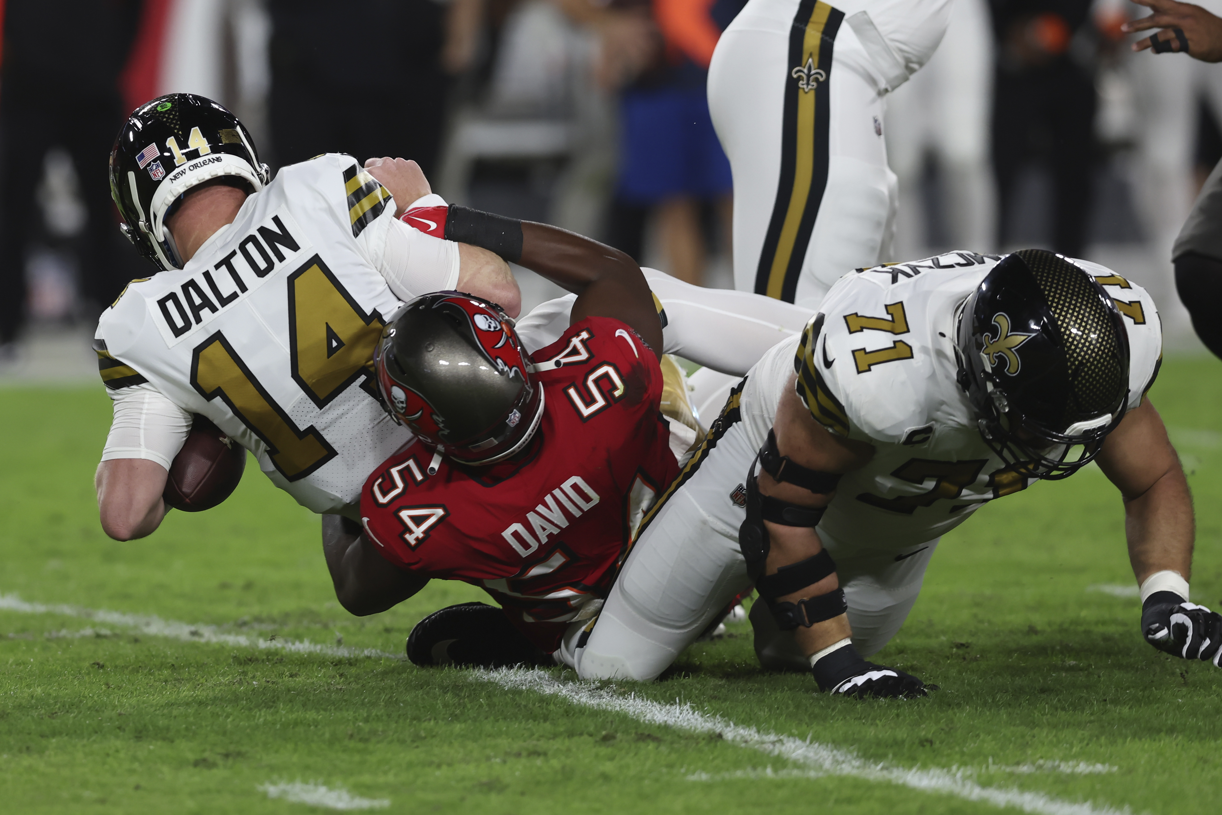 New Orleans Saints linebacker Demario Davis prays before the national in  2023