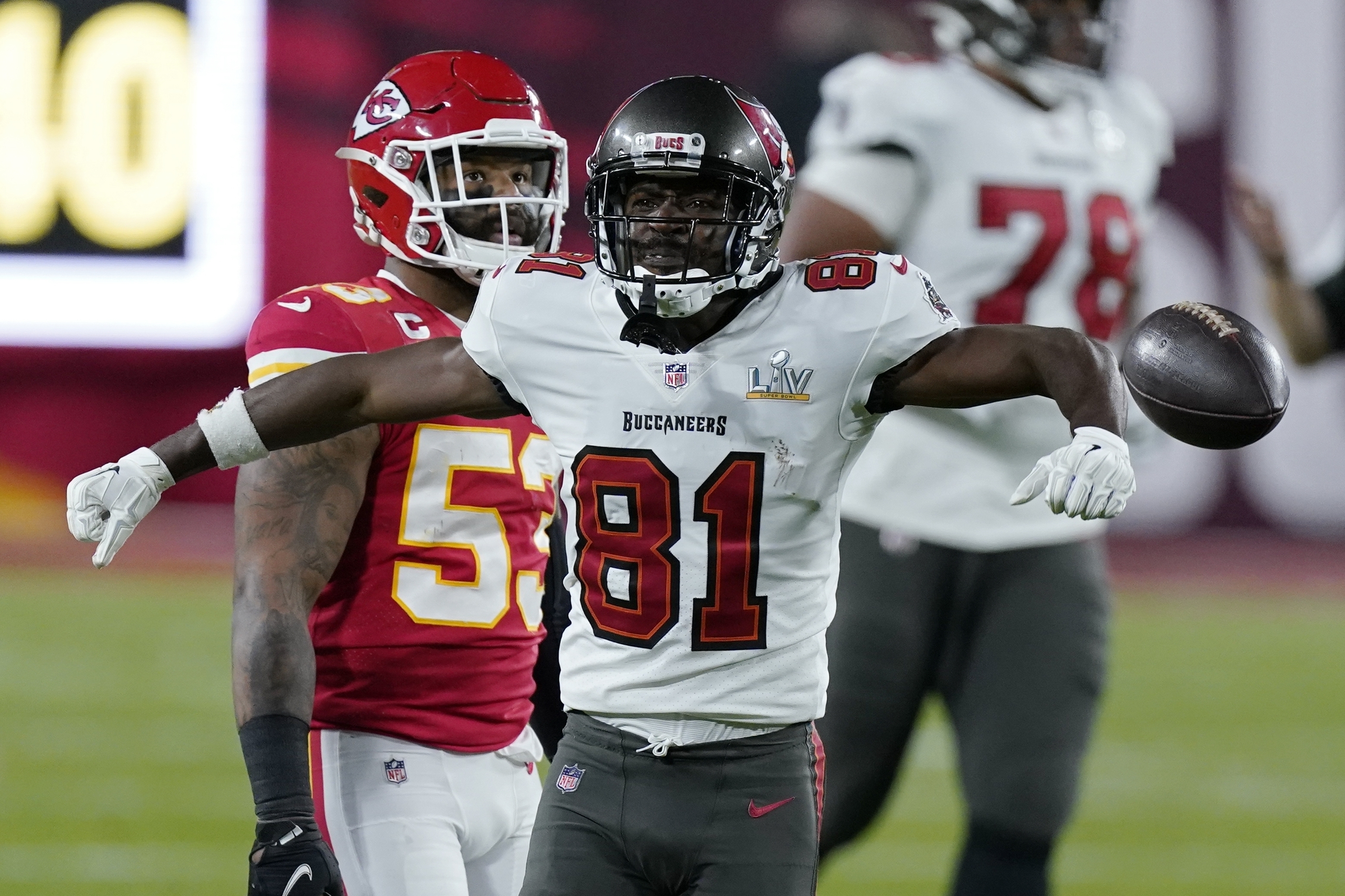 Tampa Bay Buccaneers place franchise tag on Chris Godwin and agree  extension with Lavonte David, NFL News
