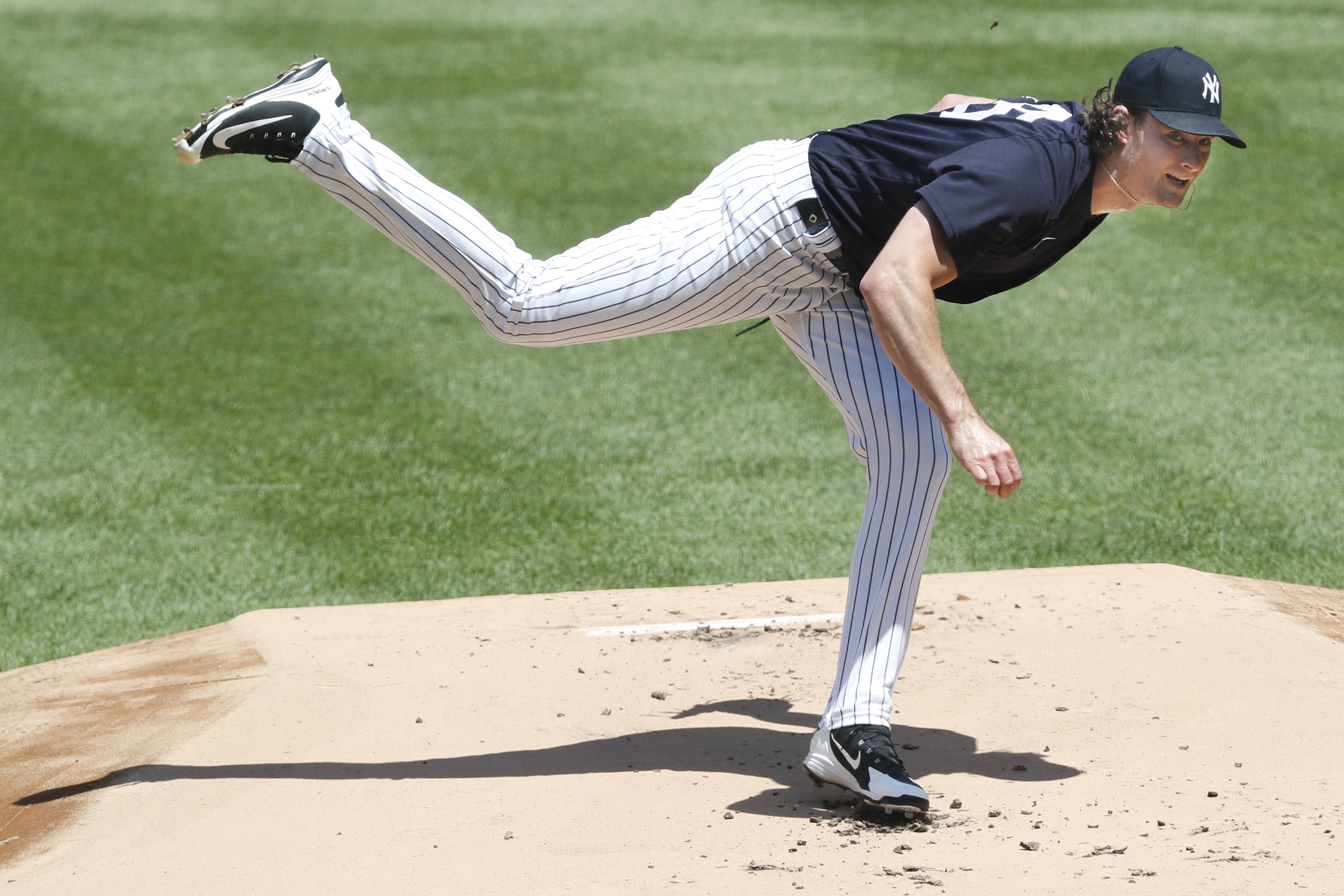 Gerrit Cole & recorded fans tune up for Yankees debuts
