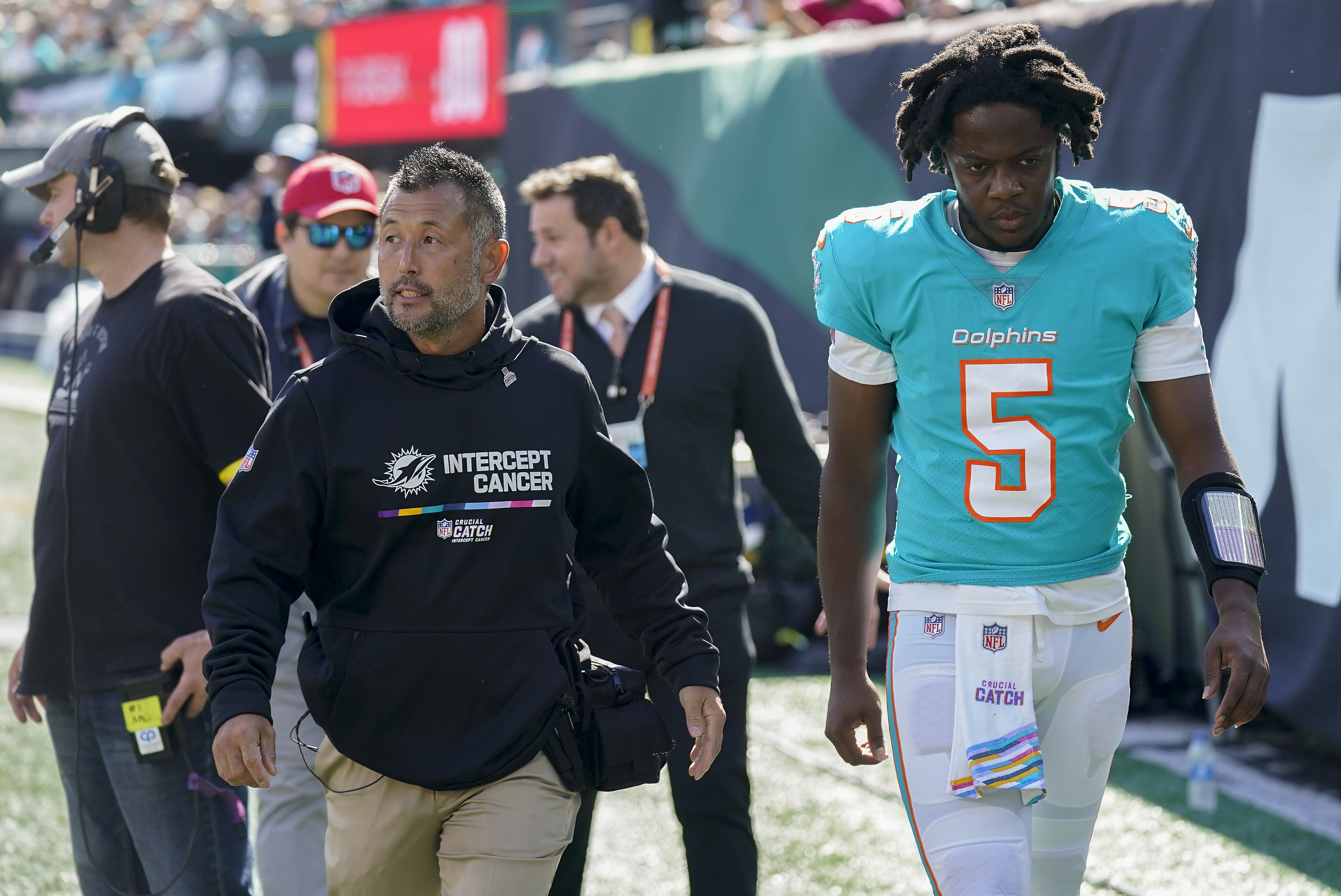 Tua, Tyreek Hill , Miami Dolphins play pingpong in locker room