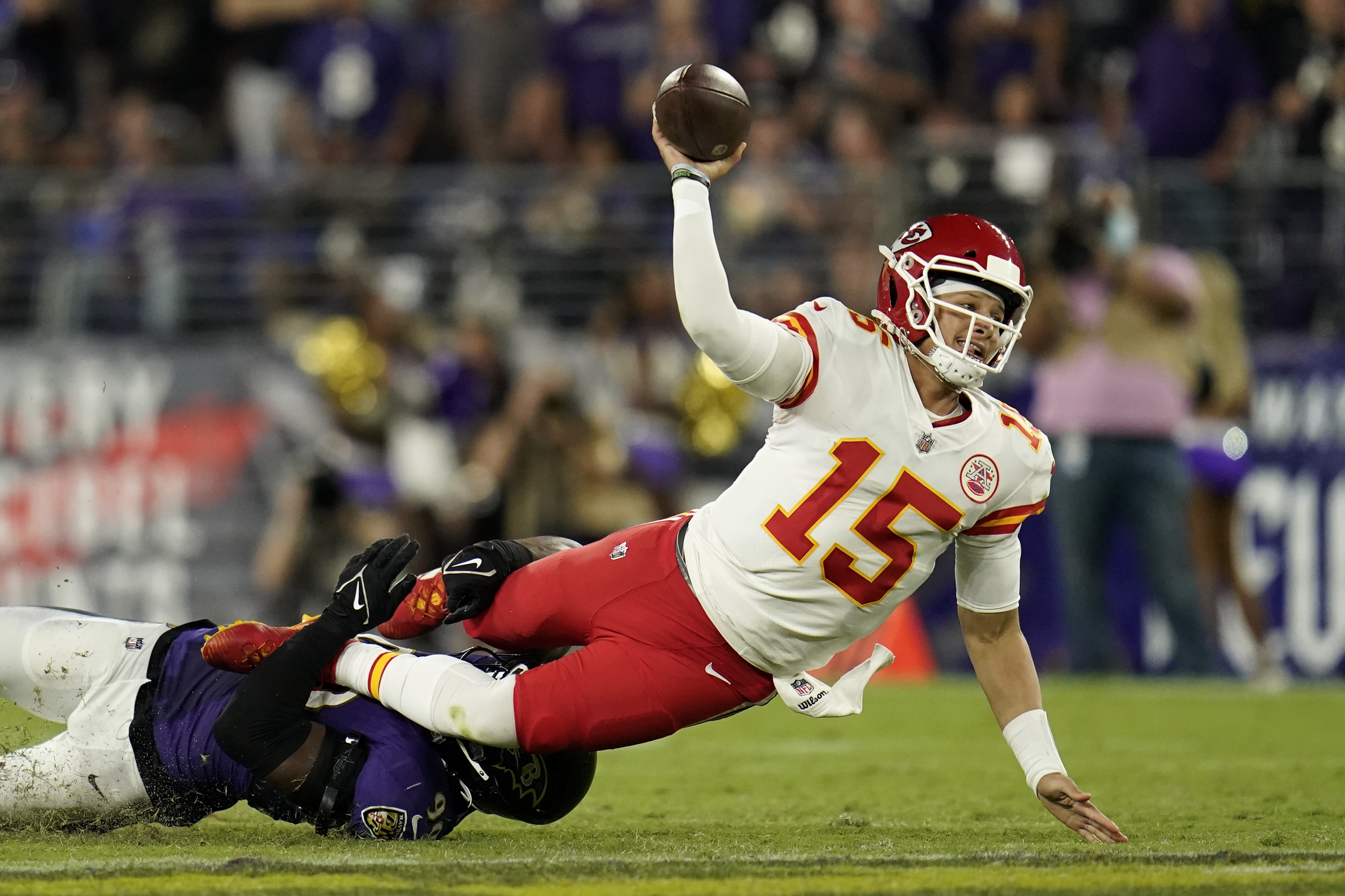 Lamar Jackson finally leads Ravens over Chiefs 36-35 - WTOP News