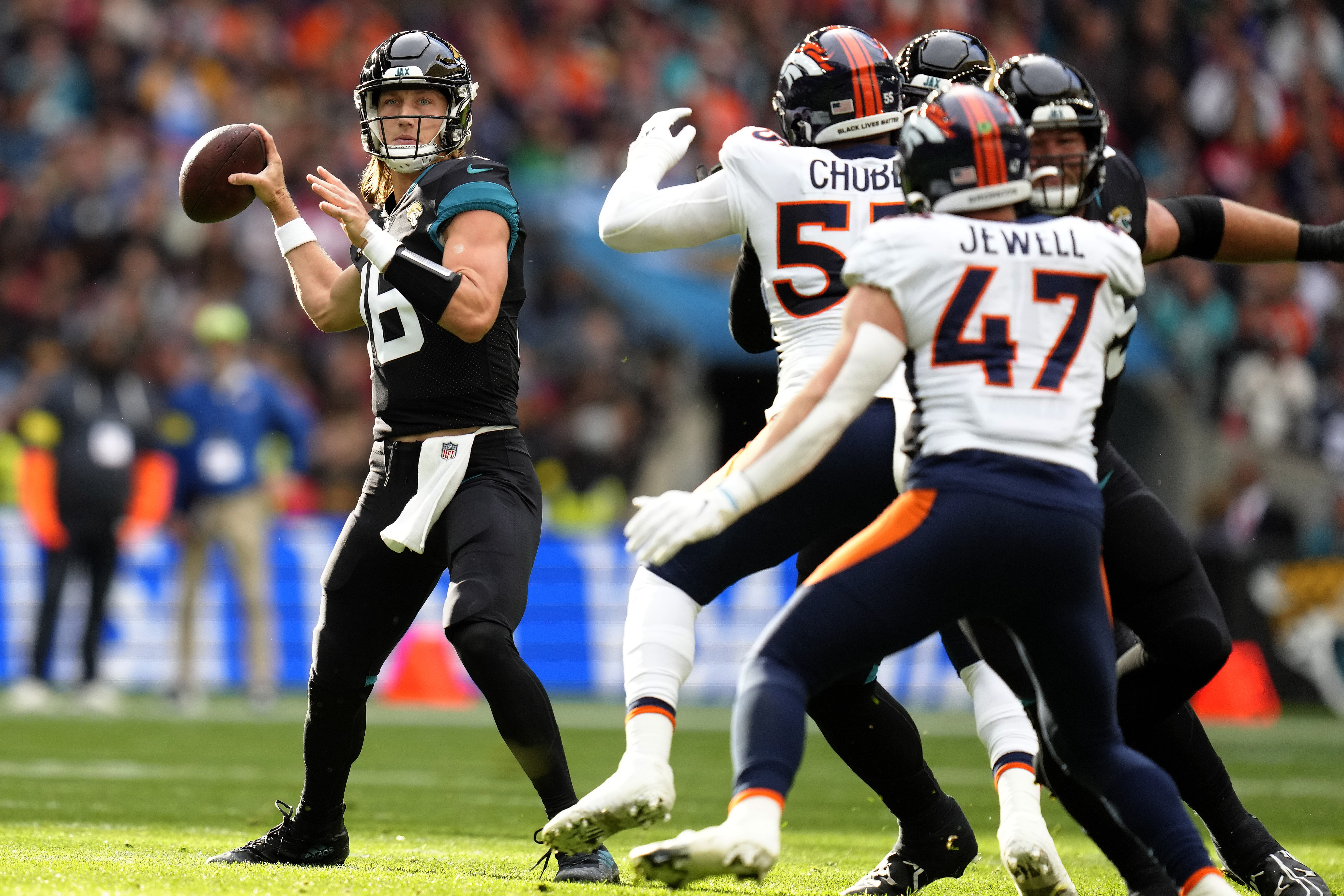 Denver Broncos 21-17 Jacksonville Jaguars: Latavius Murray's late touchdown  leads Broncos past Jaguars at Wembley, NFL News