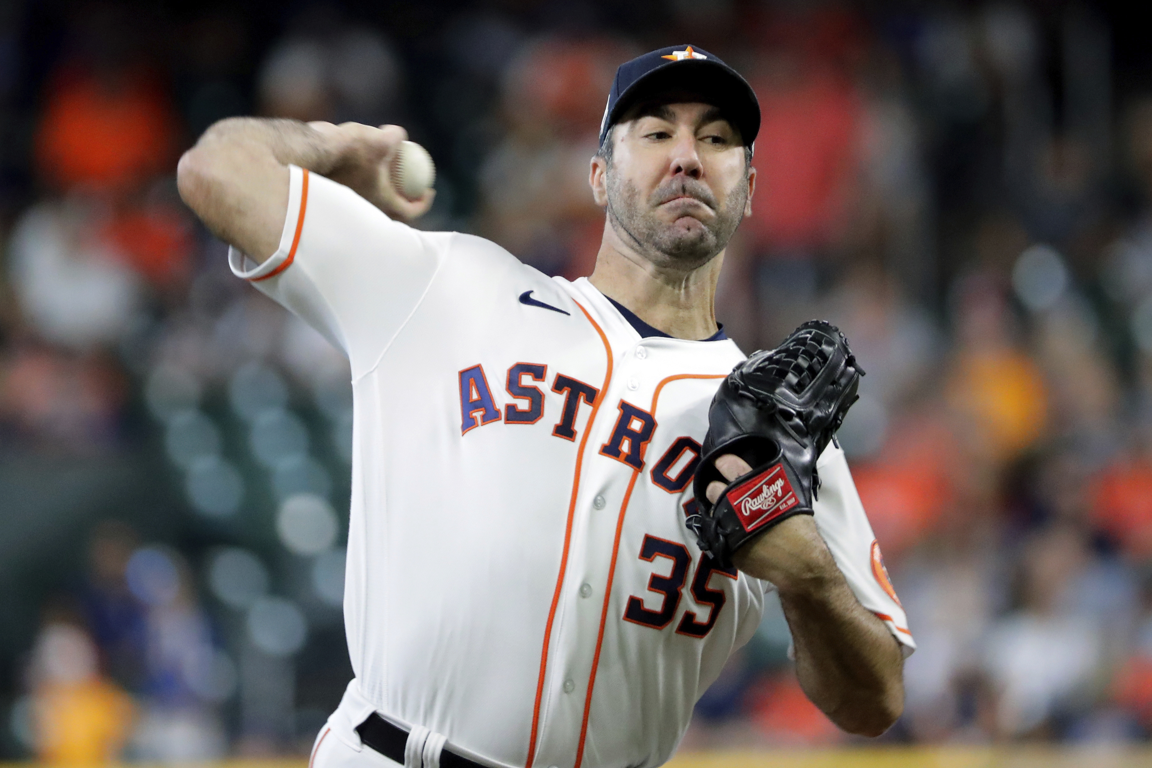 Verlander pitches Astros to 3-1 win, ends Yanks' home streak