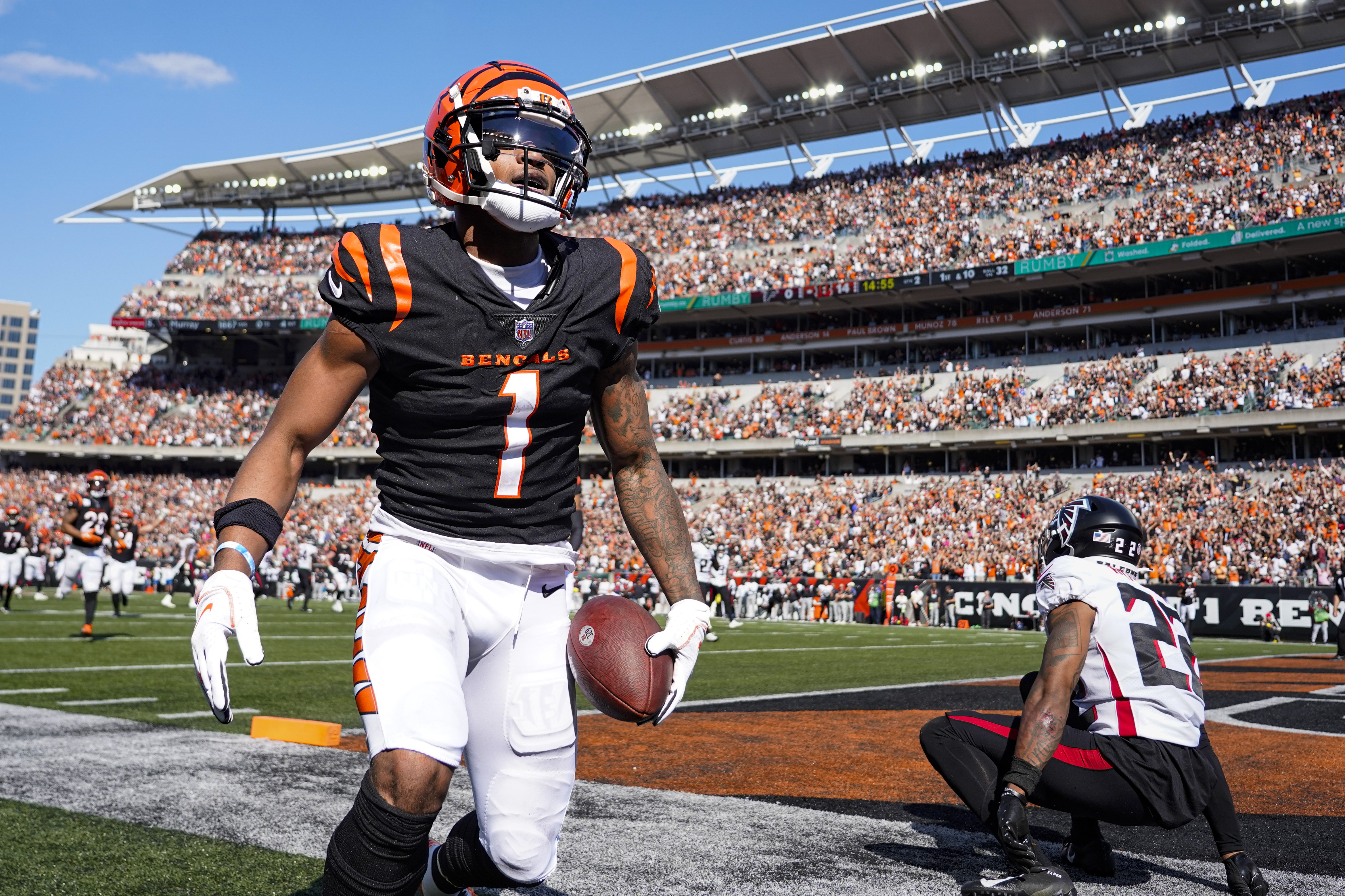 Ja'Marr Chase's 50-yard TD catch caps big half for Bengals' rookie