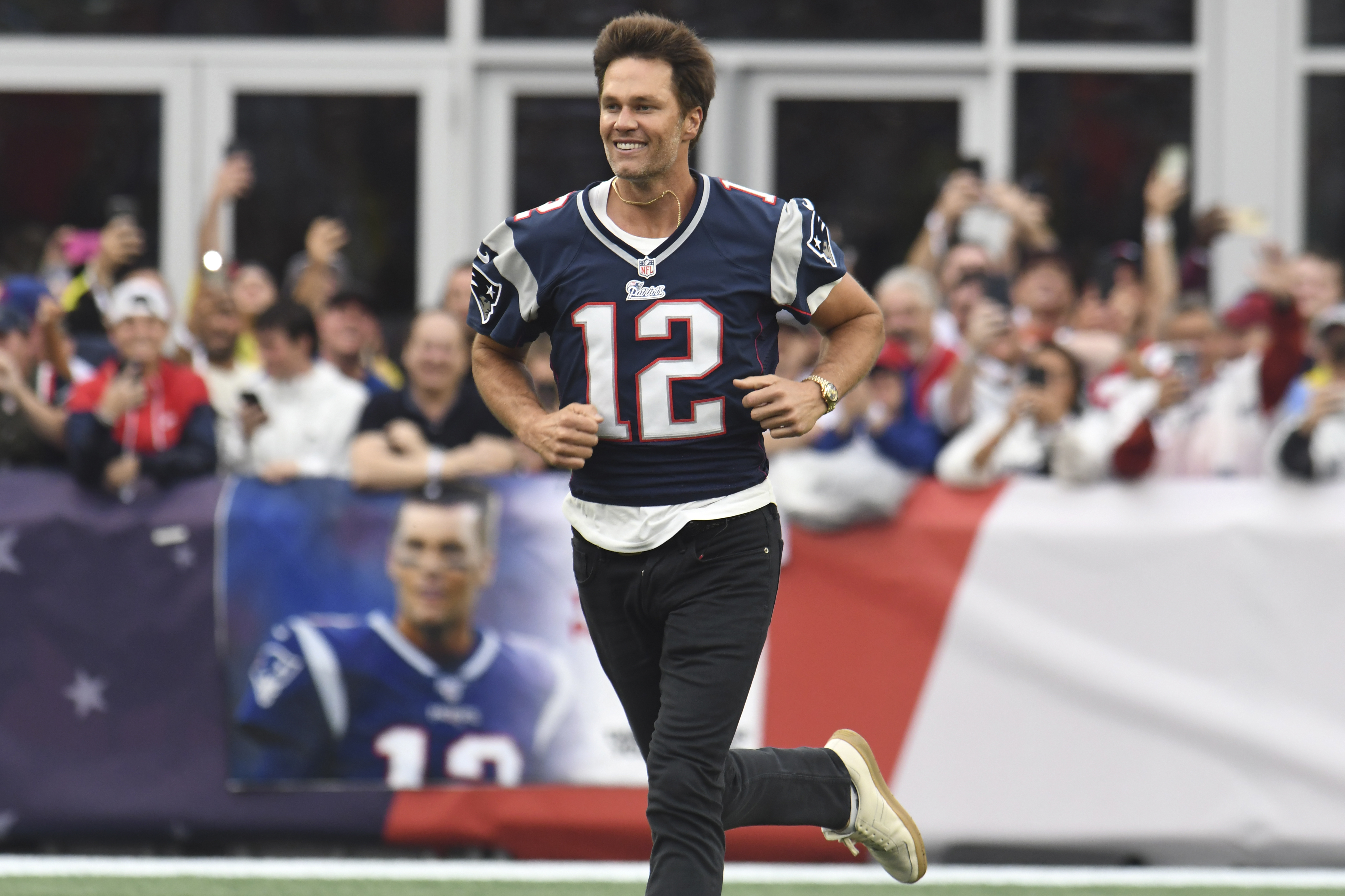 WATCH: Tom Brady rings lighthouse bell at Gillette Stadium to