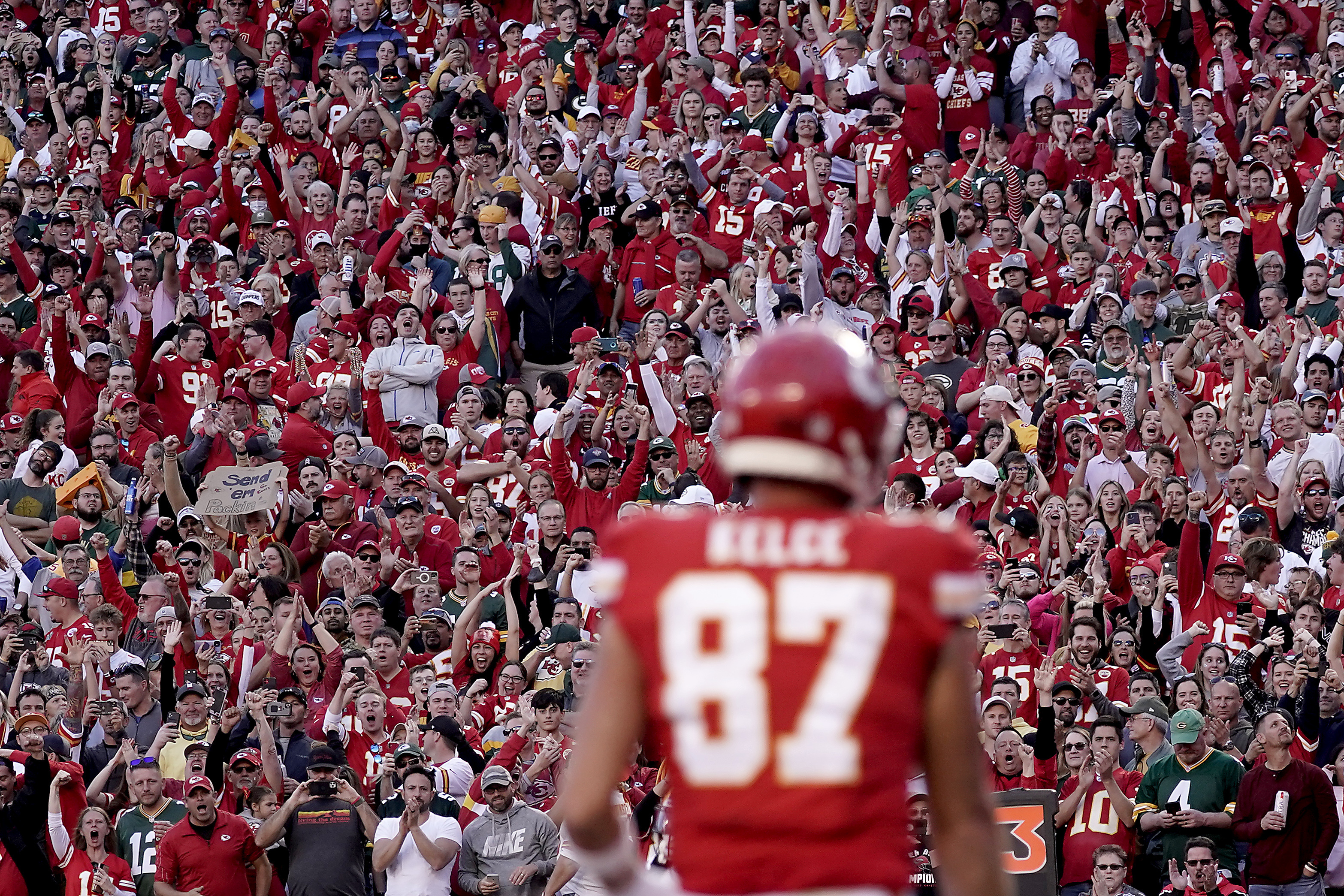 Local fans show off their support after Chiefs' AFC win, Local News