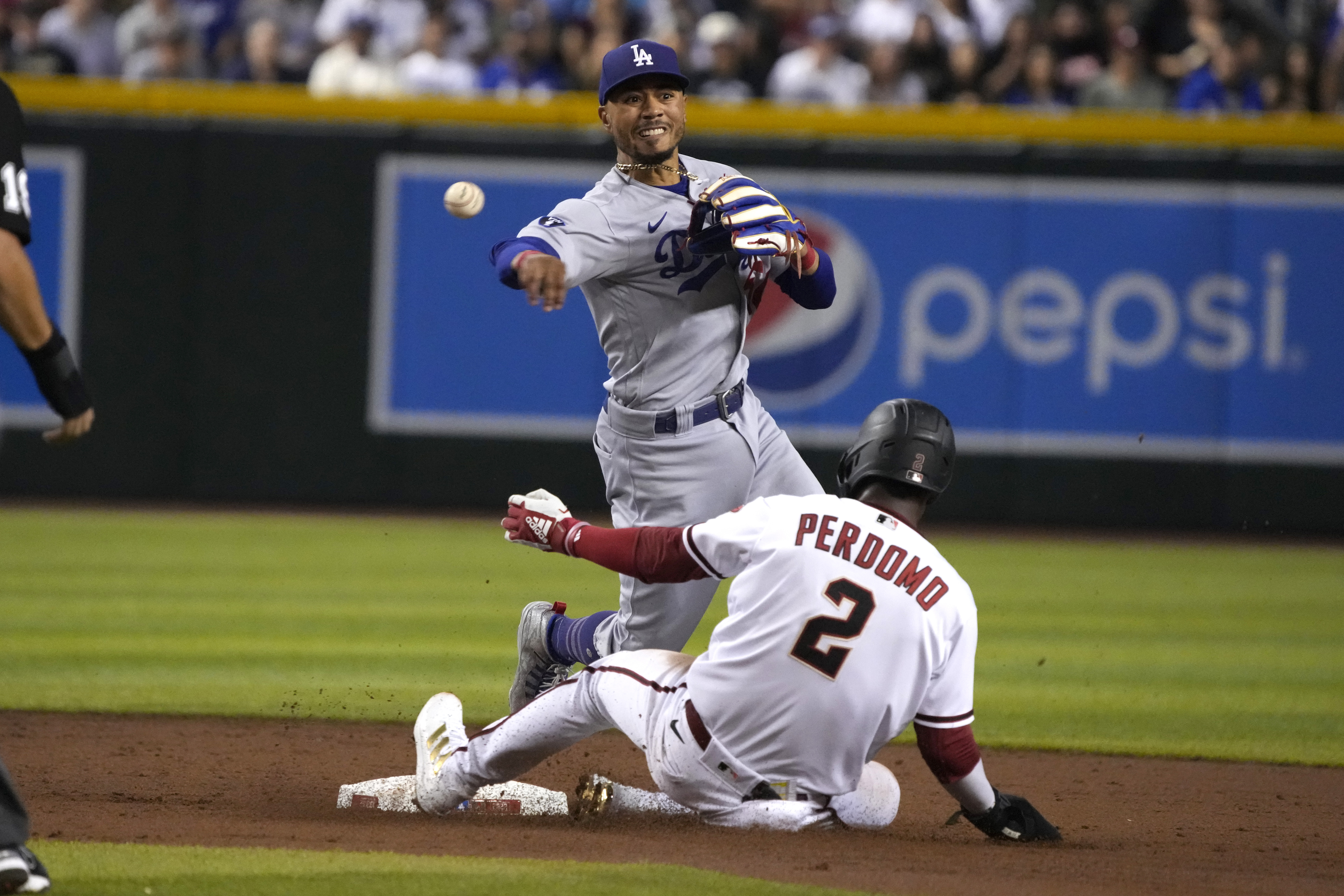 MLB playoffs: Padres beating Dodgers with bullpen, clean play
