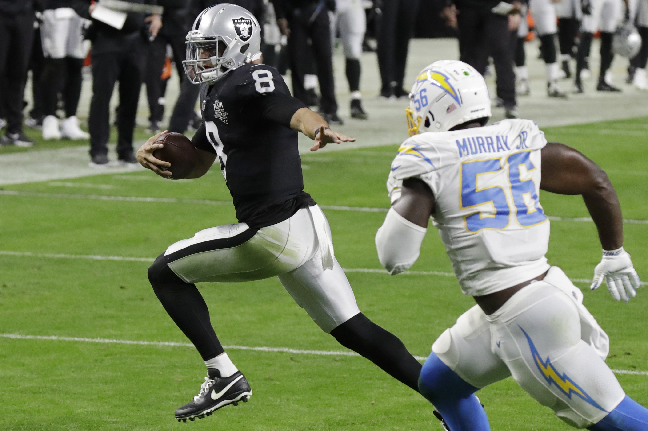 Raiders lose QB Derek Carr, fall in overtime to Chargers