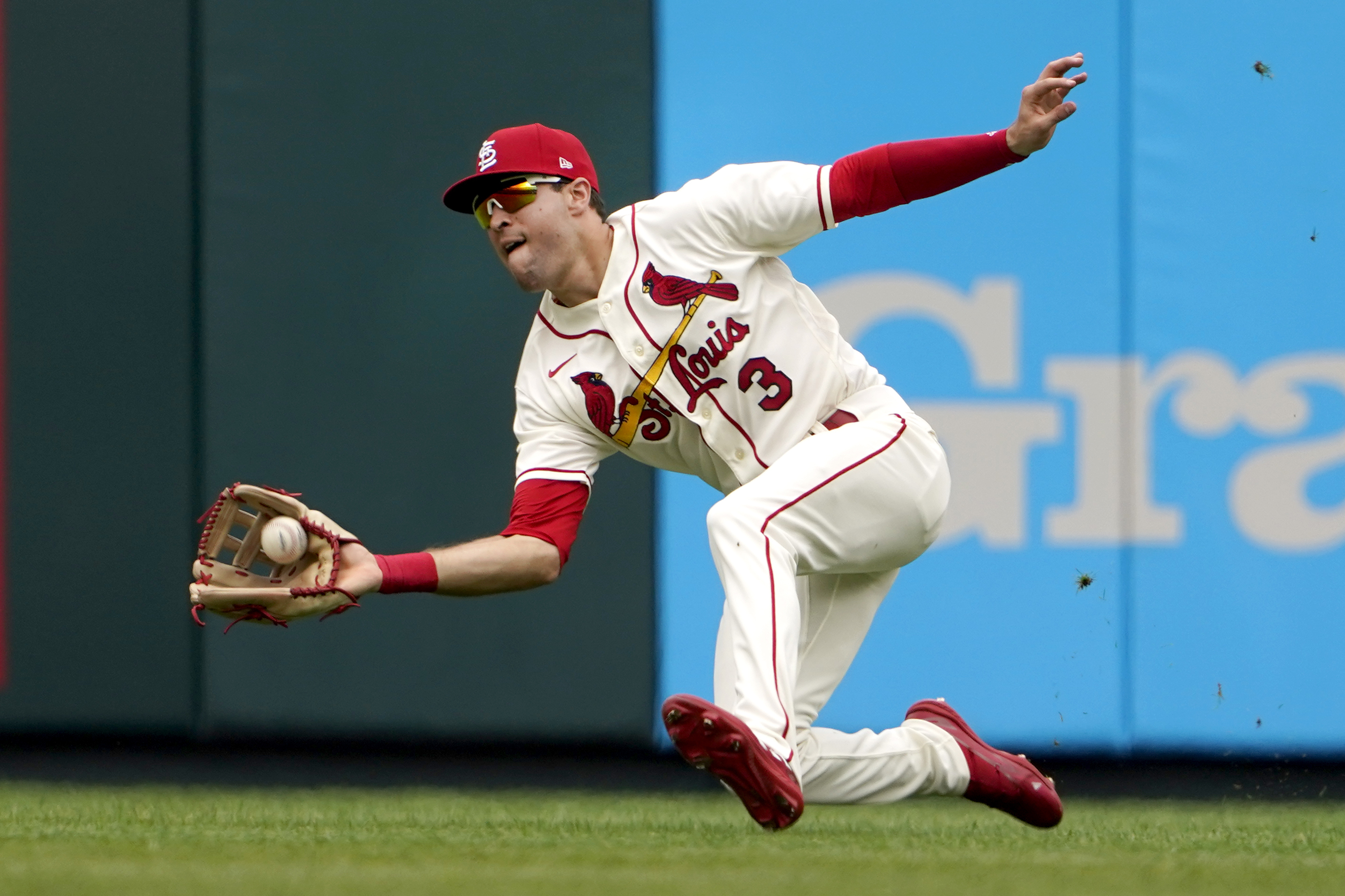 Gibson keeps ball in the park as Bohm, Phils edge Cards 1-0