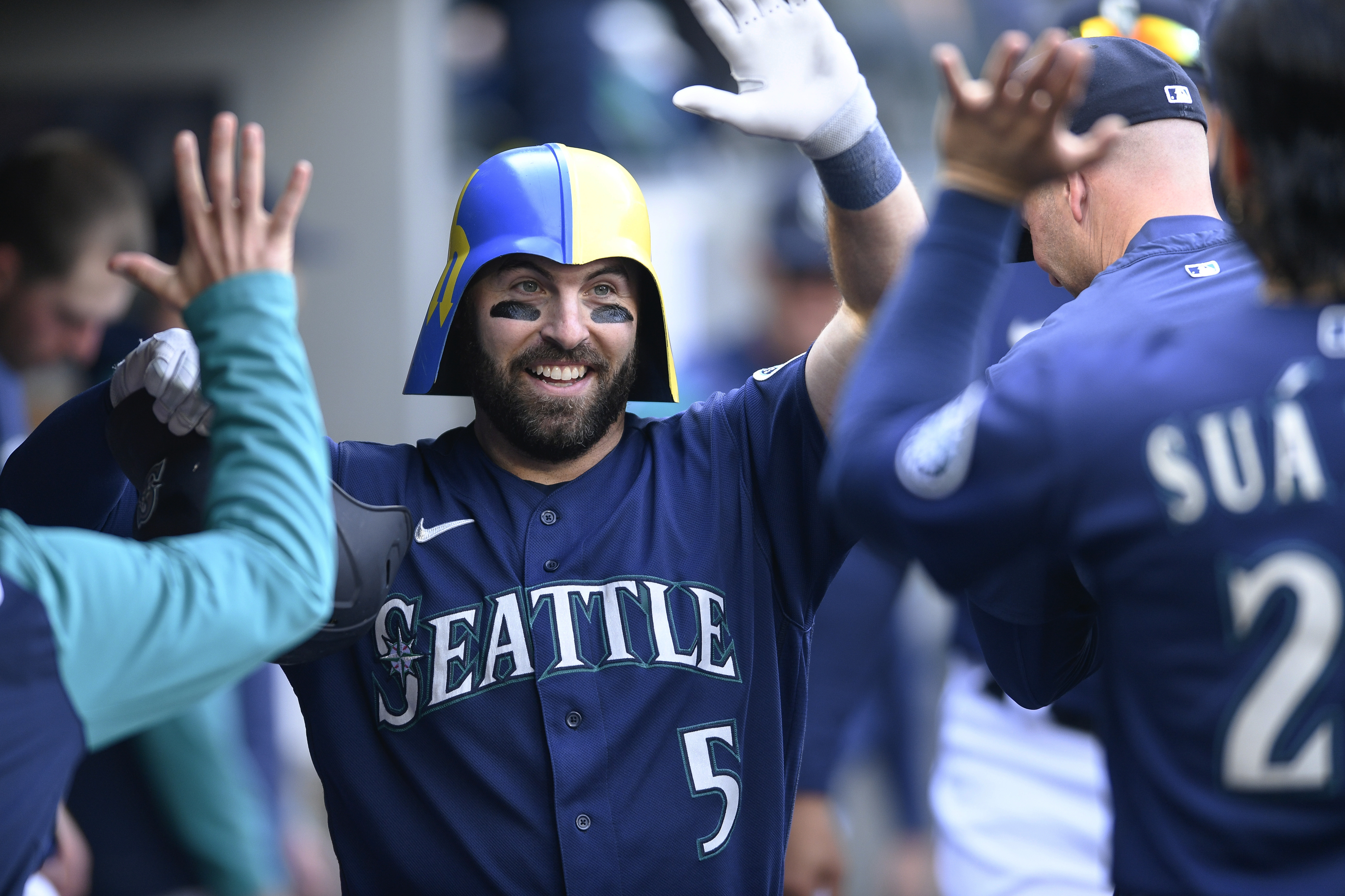 Seattle Mariners' Jarred Kelenic, right, celebrates with Abraham